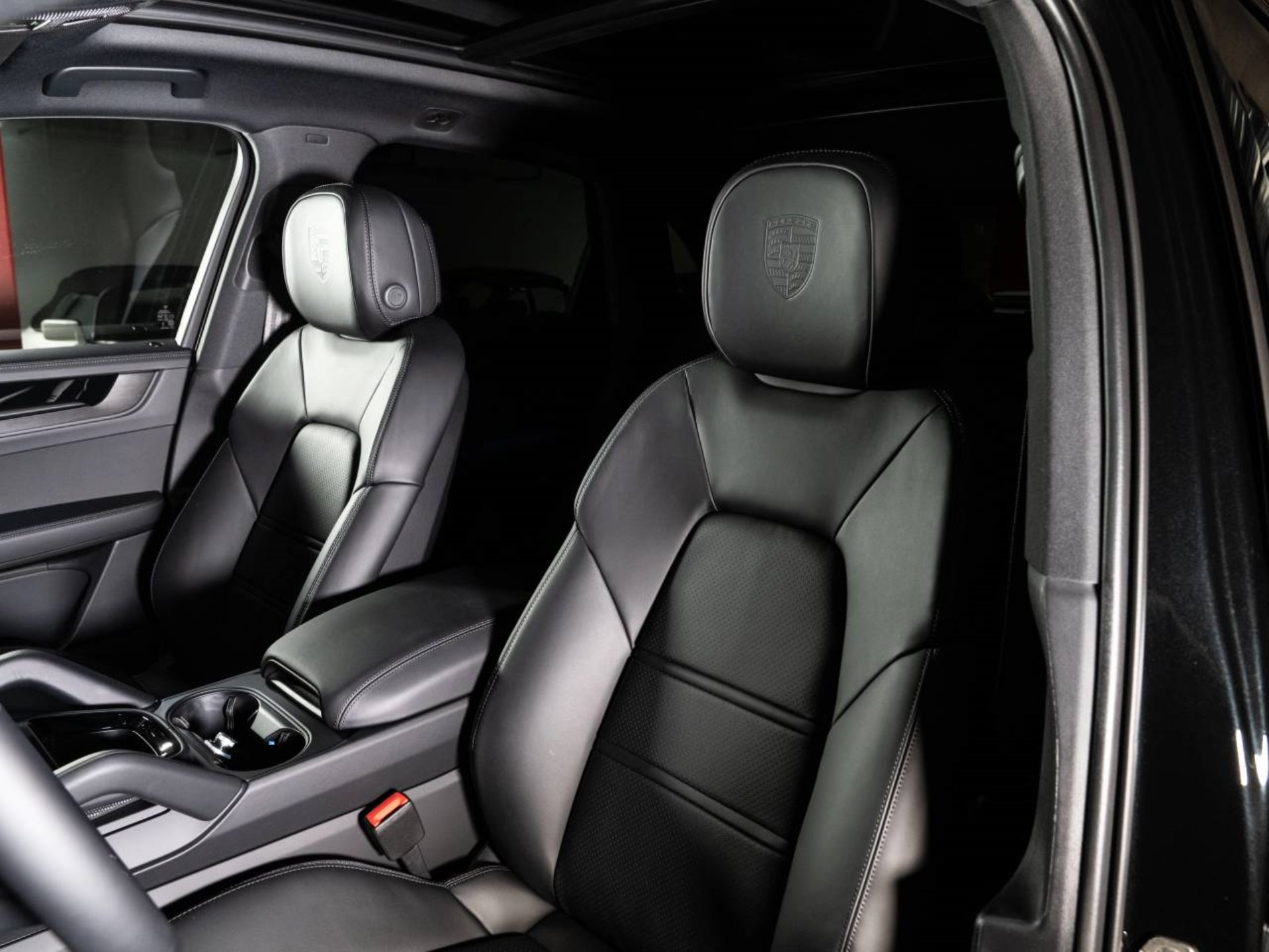 PORSCHE Cayenne Black Edition-image-4