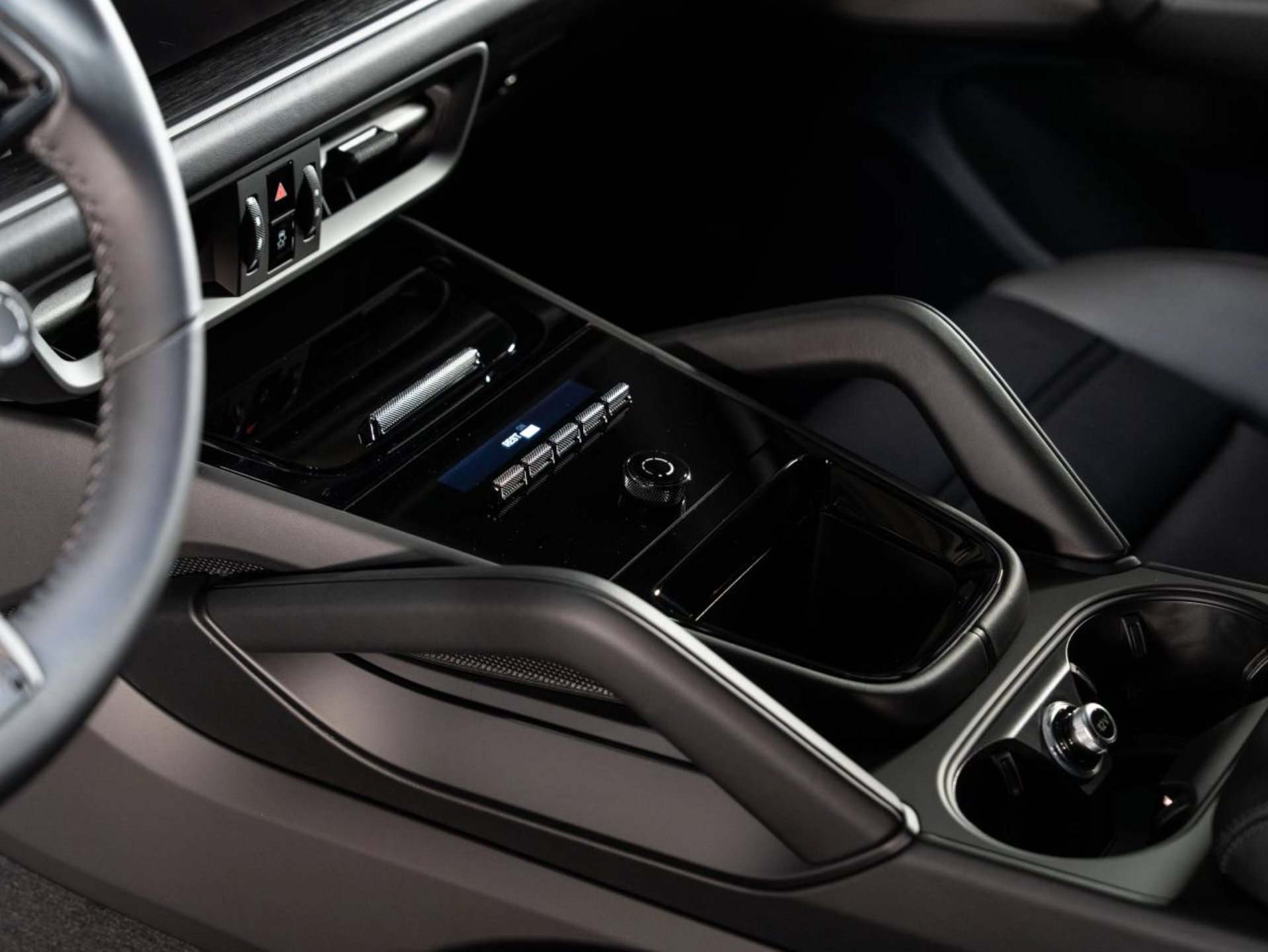 PORSCHE Cayenne Black Edition-image-12