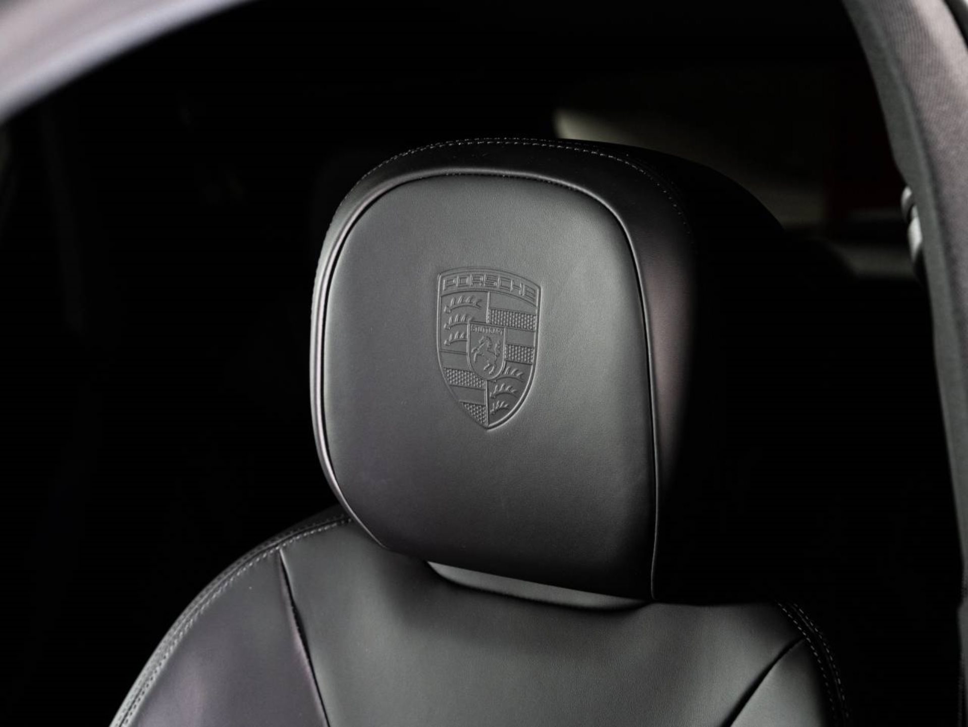 PORSCHE Cayenne Black Edition-image-16