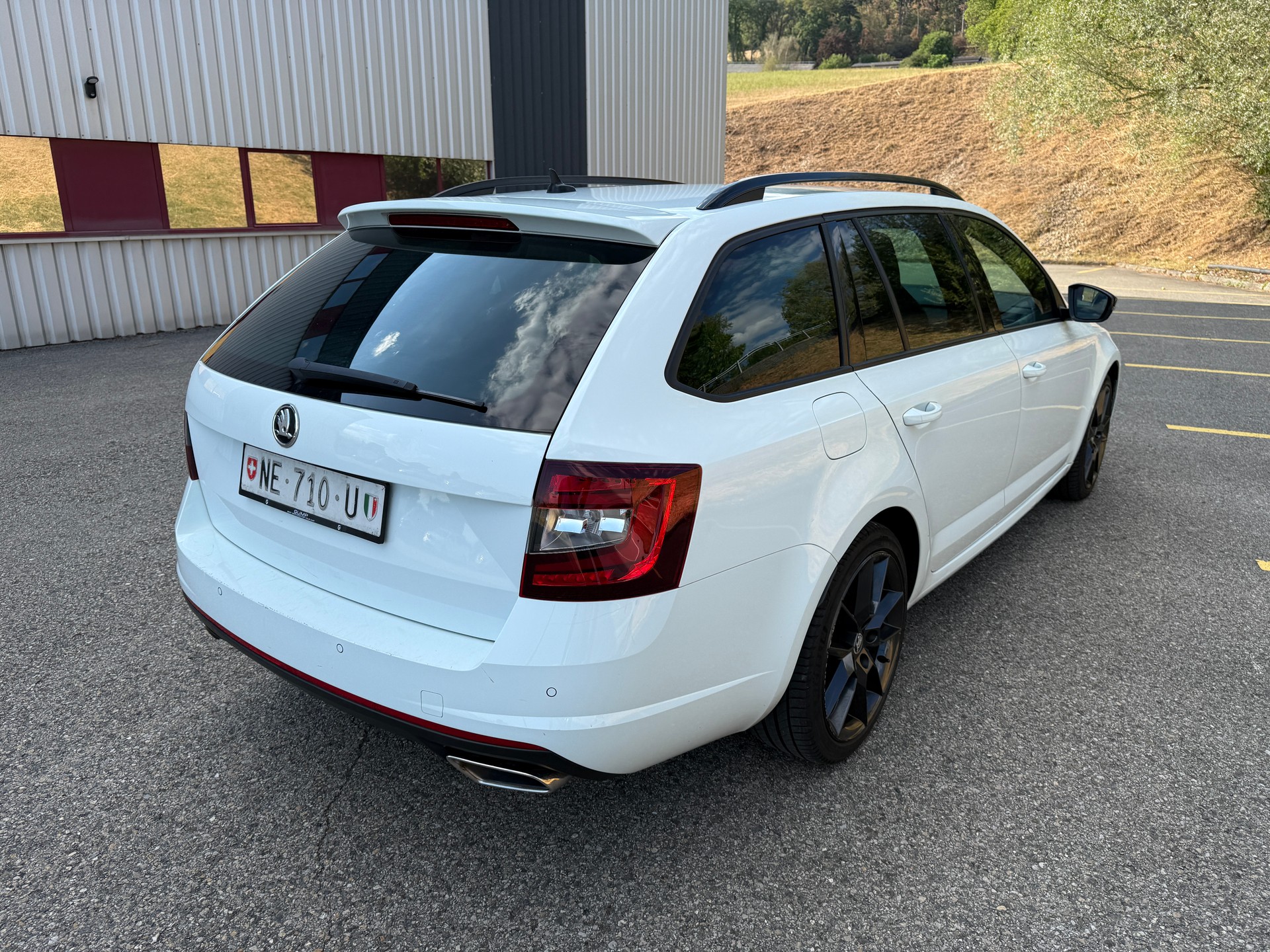 SKODA Octavia Combi 2.0 TDI RS 4x4 DSG-image-4