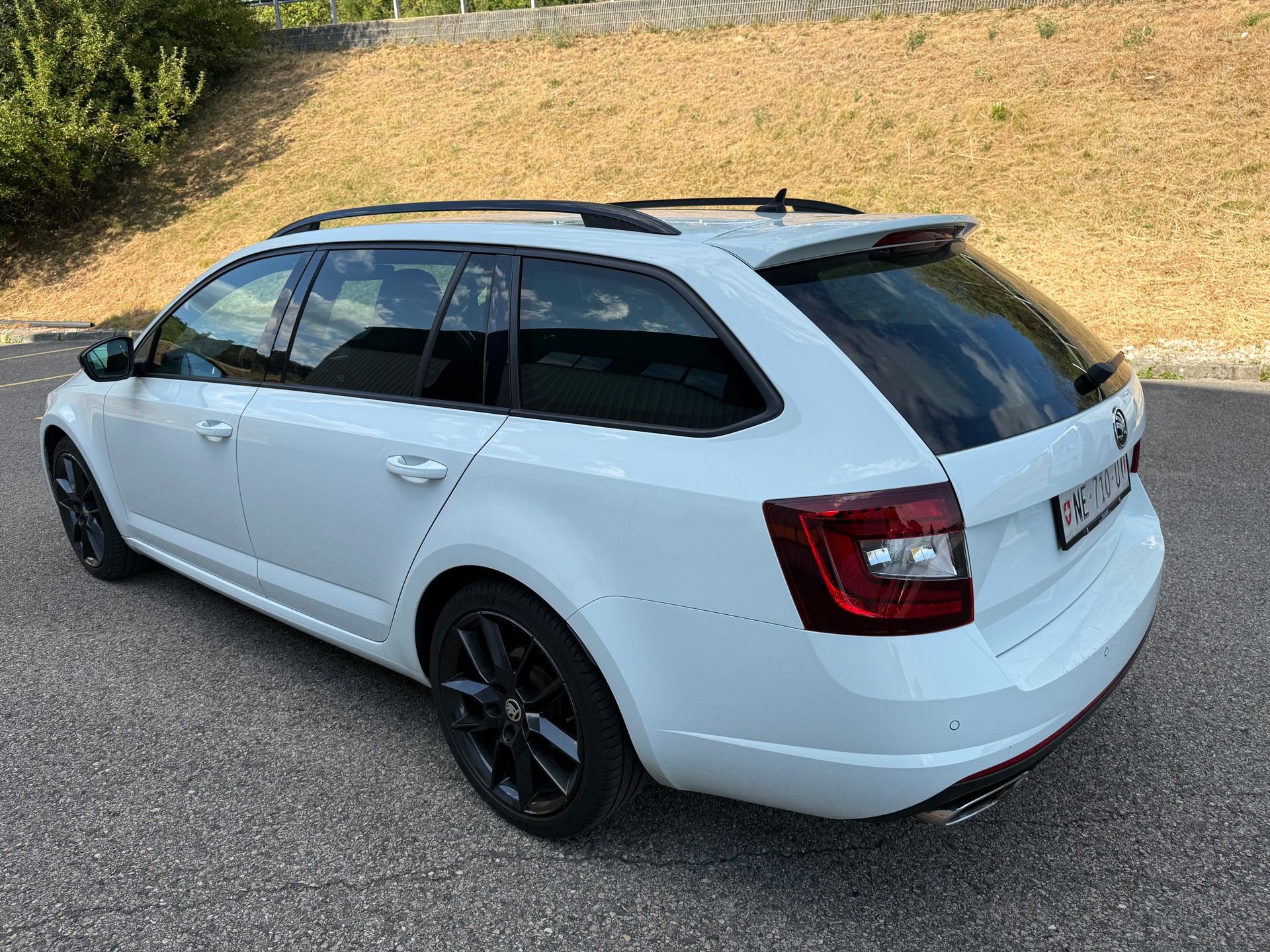 SKODA Octavia Combi 2.0 TDI RS 4x4 DSG-image-2