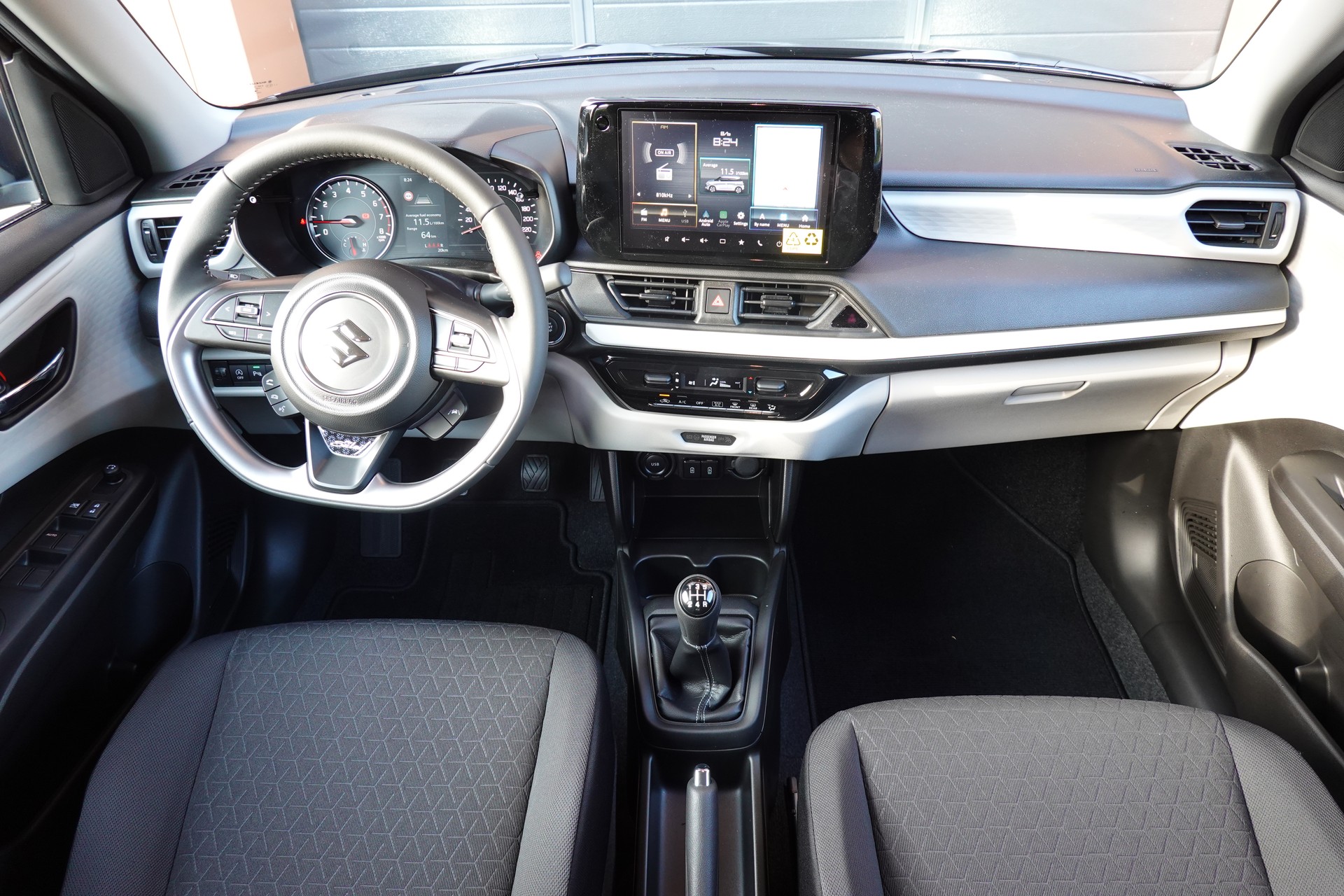 SUZUKI Swift 1.2 Piz Sulai Hybrid 4x4 * CH Auto * 3 ans de Garantie * Clim Auto * Keyless * Caméra * Apple Car Play * Capteurs *-image-10