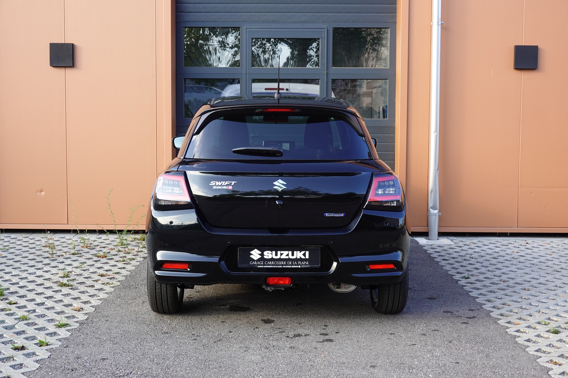 SUZUKI Swift 1.2 Piz Sulai Hybrid 4x4 * CH Auto * 3 ans de Garantie * Clim Auto * Keyless * Caméra * Apple Car Play * Capteurs *-image-8