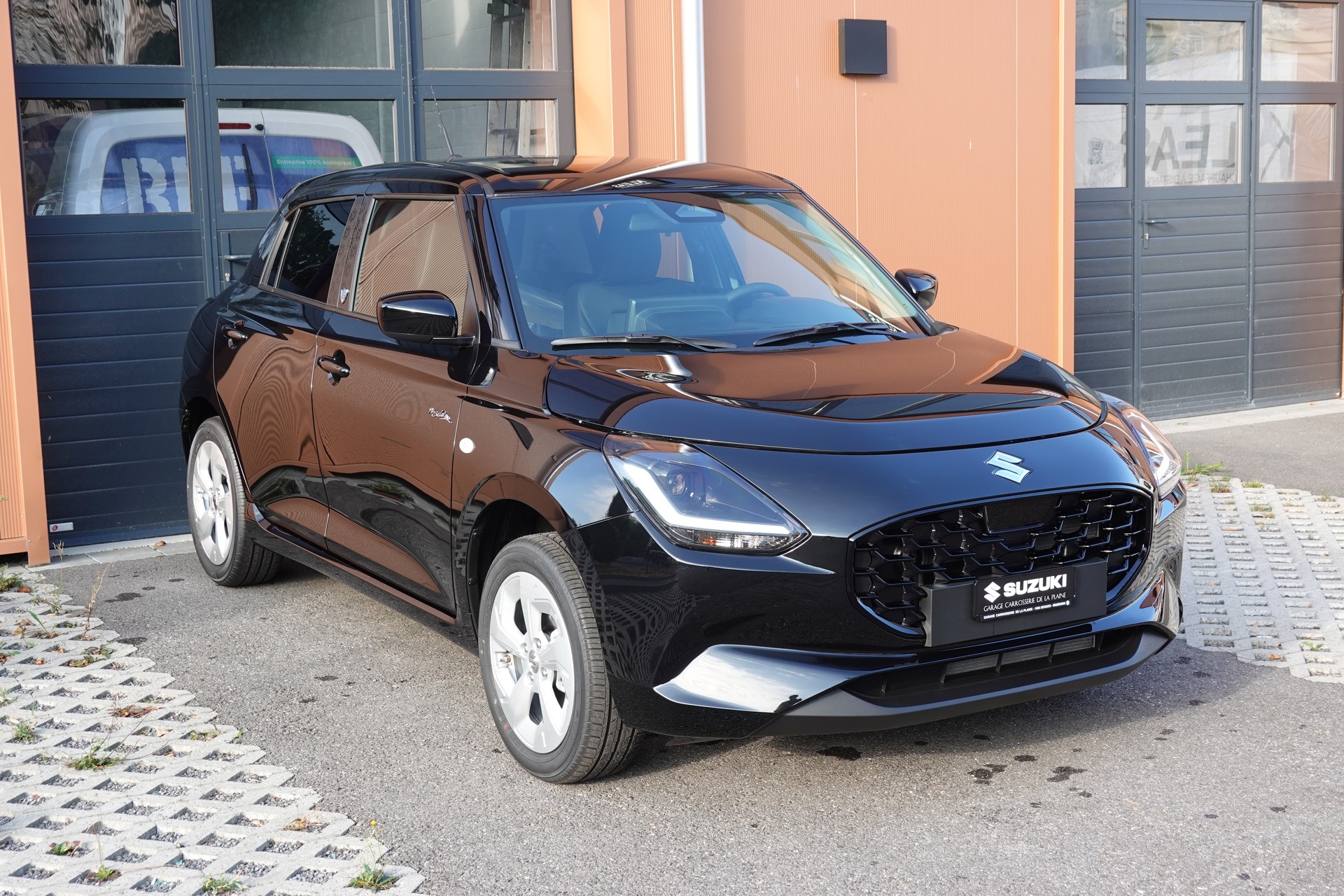 SUZUKI Swift 1.2 Piz Sulai Hybrid 4x4 * CH Auto * 3 ans de Garantie * Clim Auto * Keyless * Caméra * Apple Car Play * Capteurs *-image-2