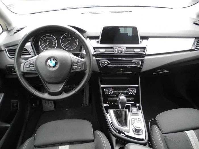BMW 218d Gran Tourer Steptronic ** BMW Gratis Servicepaket bis 10 Jahre - 100'000 km ** Frisch ab MFK **-image-8