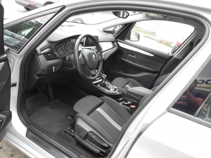 BMW 218d Gran Tourer Steptronic ** BMW Gratis Servicepaket bis 10 Jahre - 100'000 km ** Frisch ab MFK **-image-9