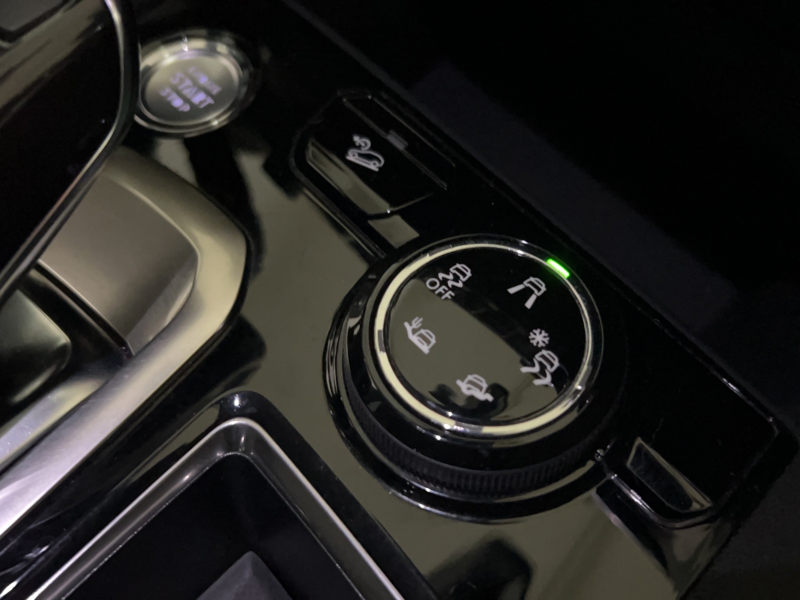 PEUGEOT 3008 1.2 PureTech Allure-image-10