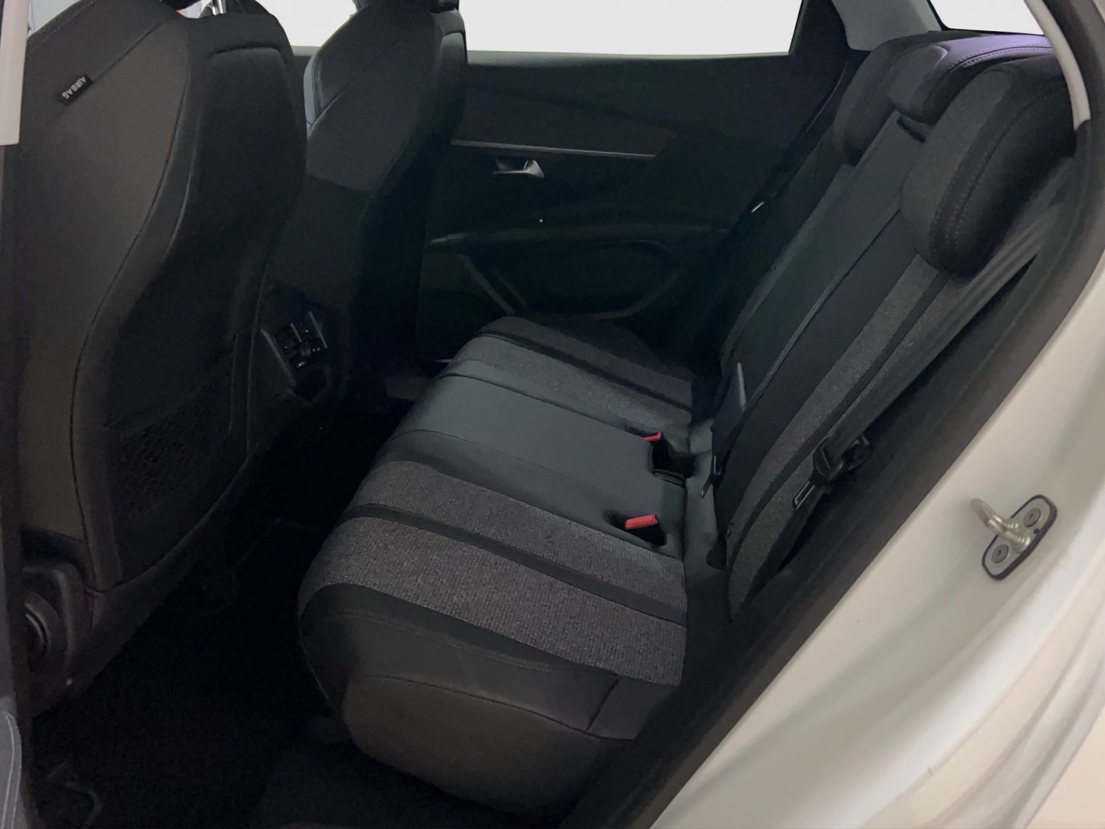 PEUGEOT 3008 1.2 PureTech Allure-image-7