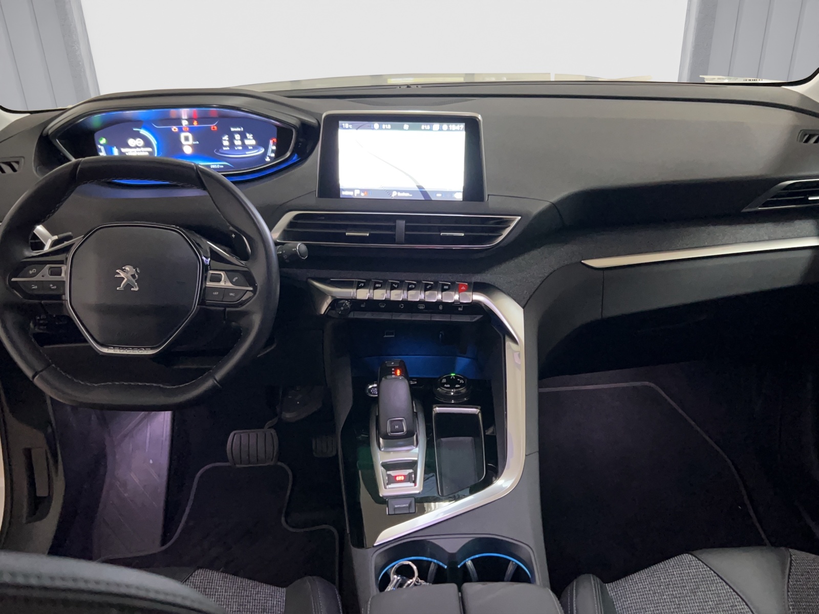 PEUGEOT 3008 1.2 PureTech Allure-image-5