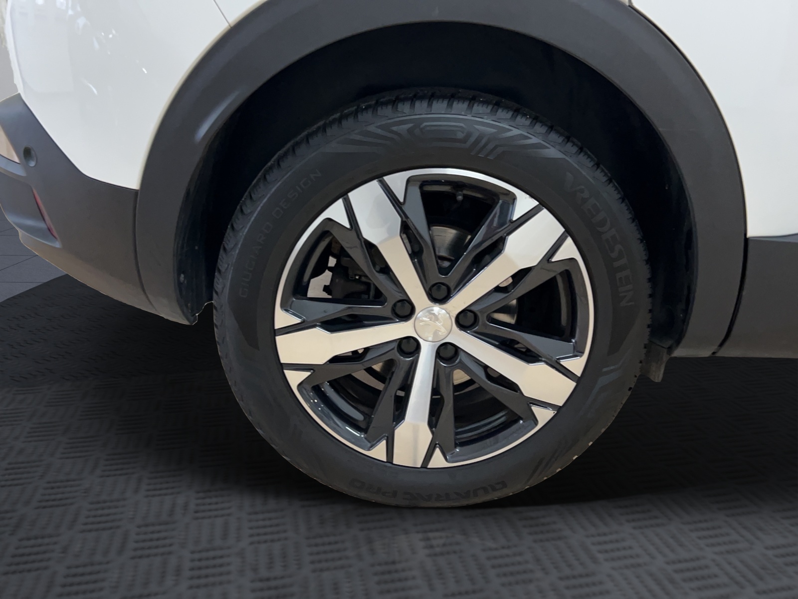 PEUGEOT 3008 1.2 PureTech Allure-image-9