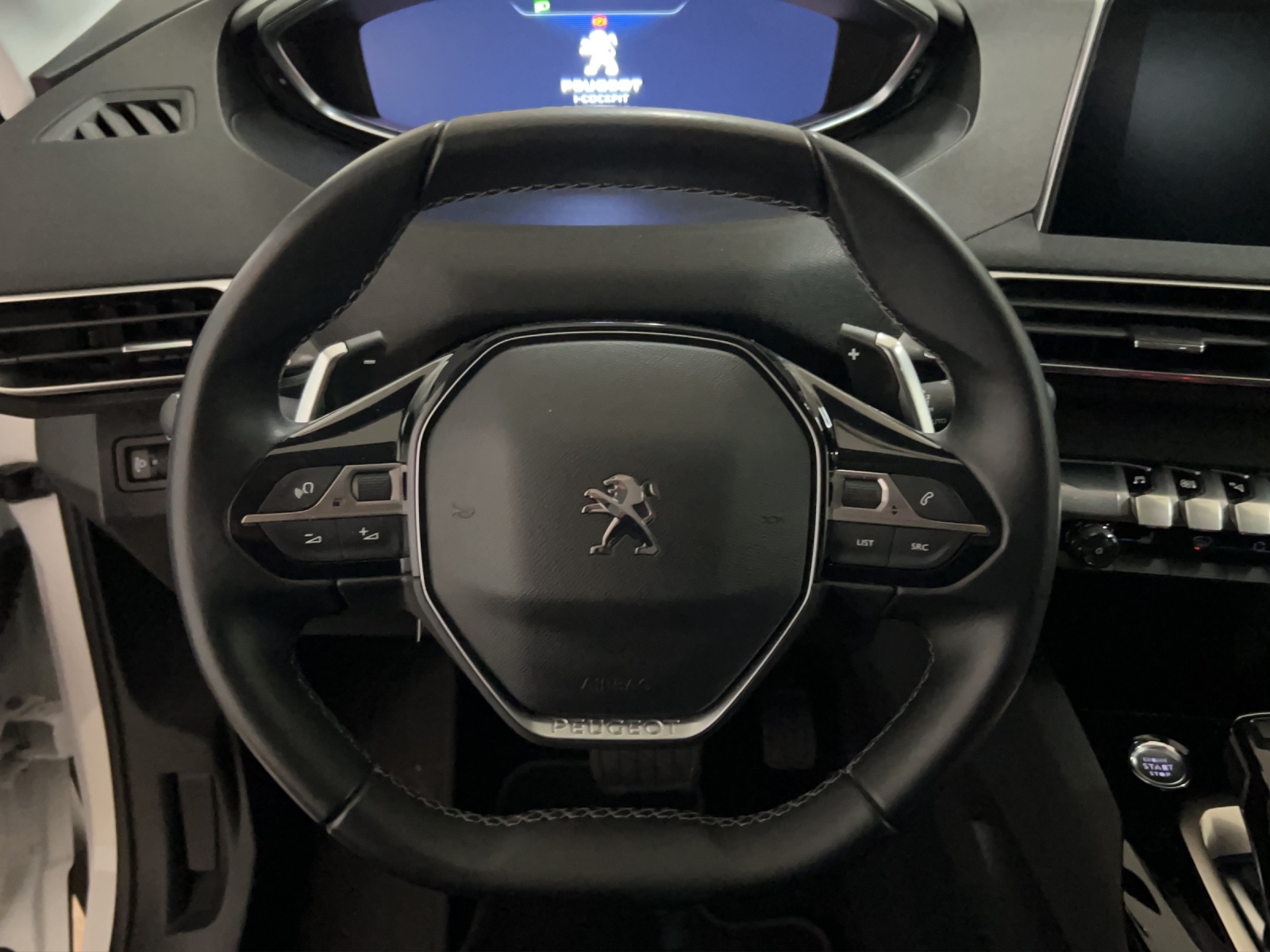 PEUGEOT 3008 1.2 PureTech Allure-image-12