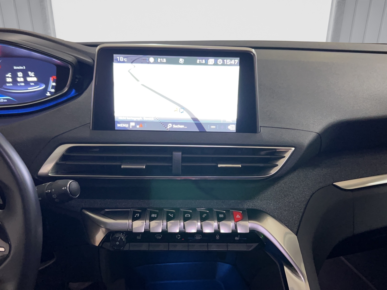 PEUGEOT 3008 1.2 PureTech Allure-image-6