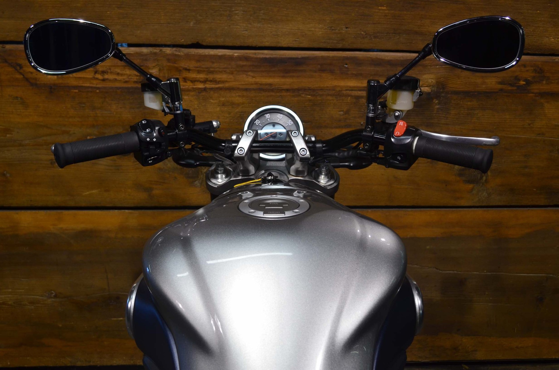 YAMAHA MT01-showroom-element-2