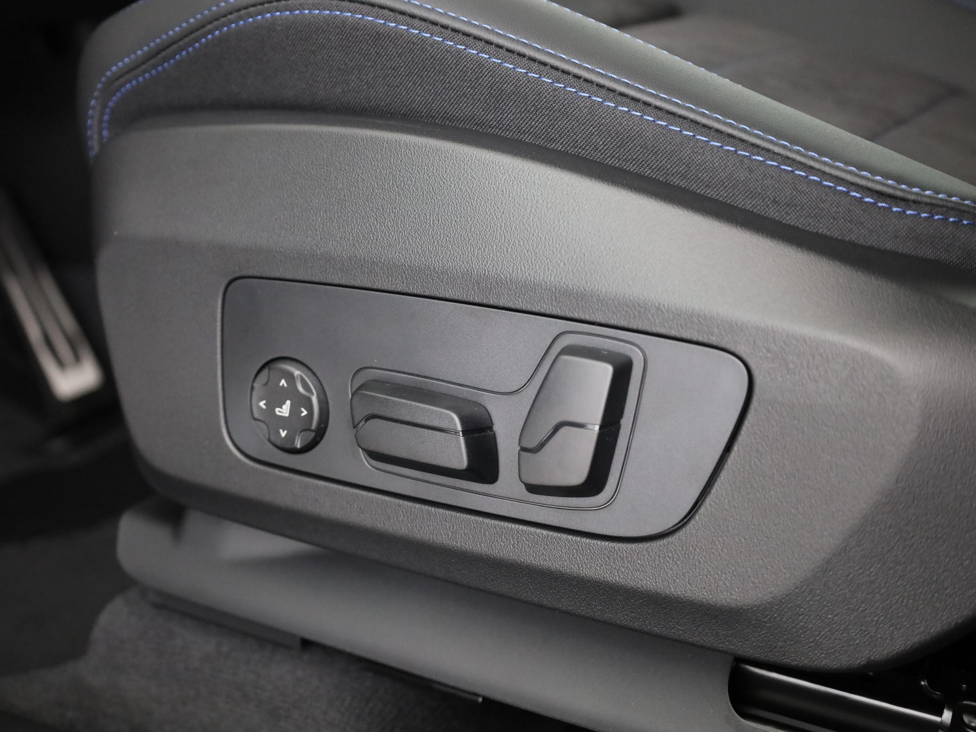 BMW X1 23i xDrive-image-14
