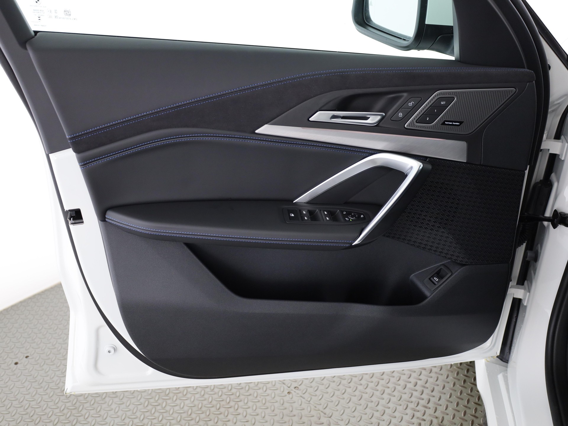 BMW X1 23i xDrive-image-10