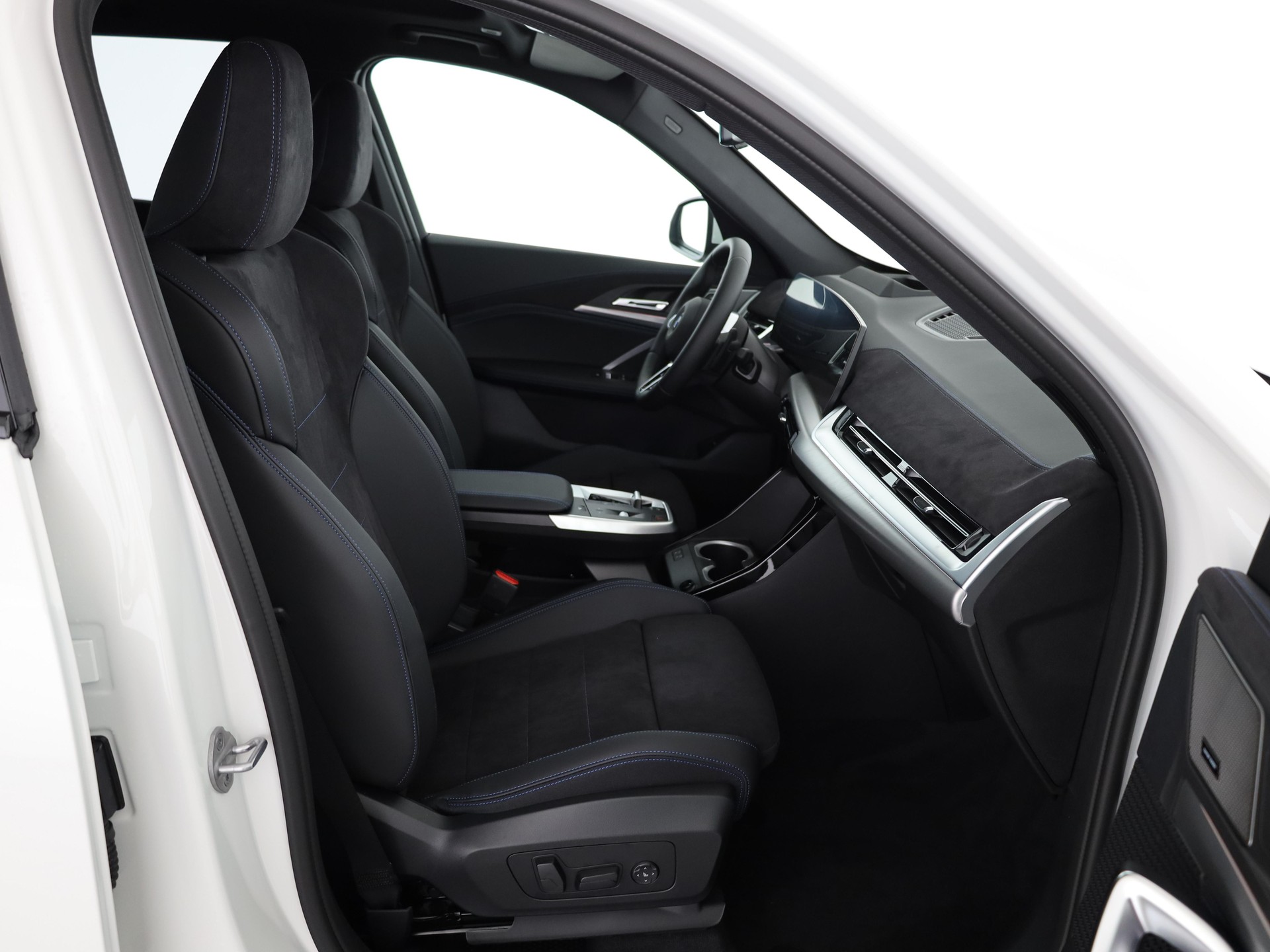 BMW X1 23i xDrive-image-16