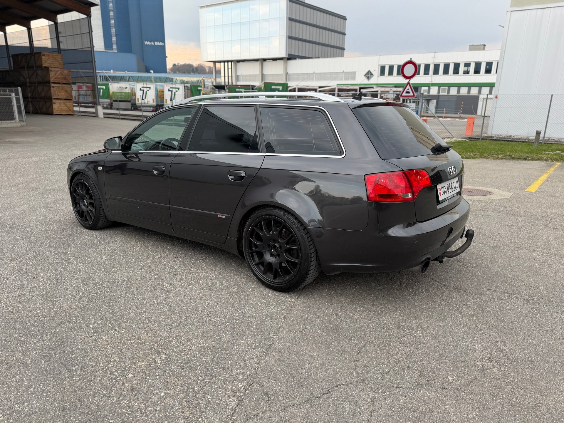AUDI A4 Avant 2.0 Turbo FSI quattro-image-2