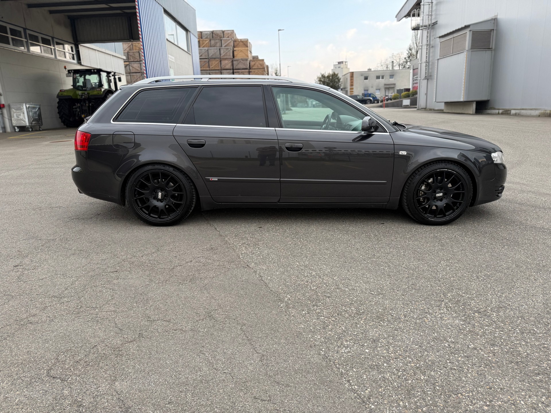 AUDI A4 Avant 2.0 Turbo FSI quattro-image-3