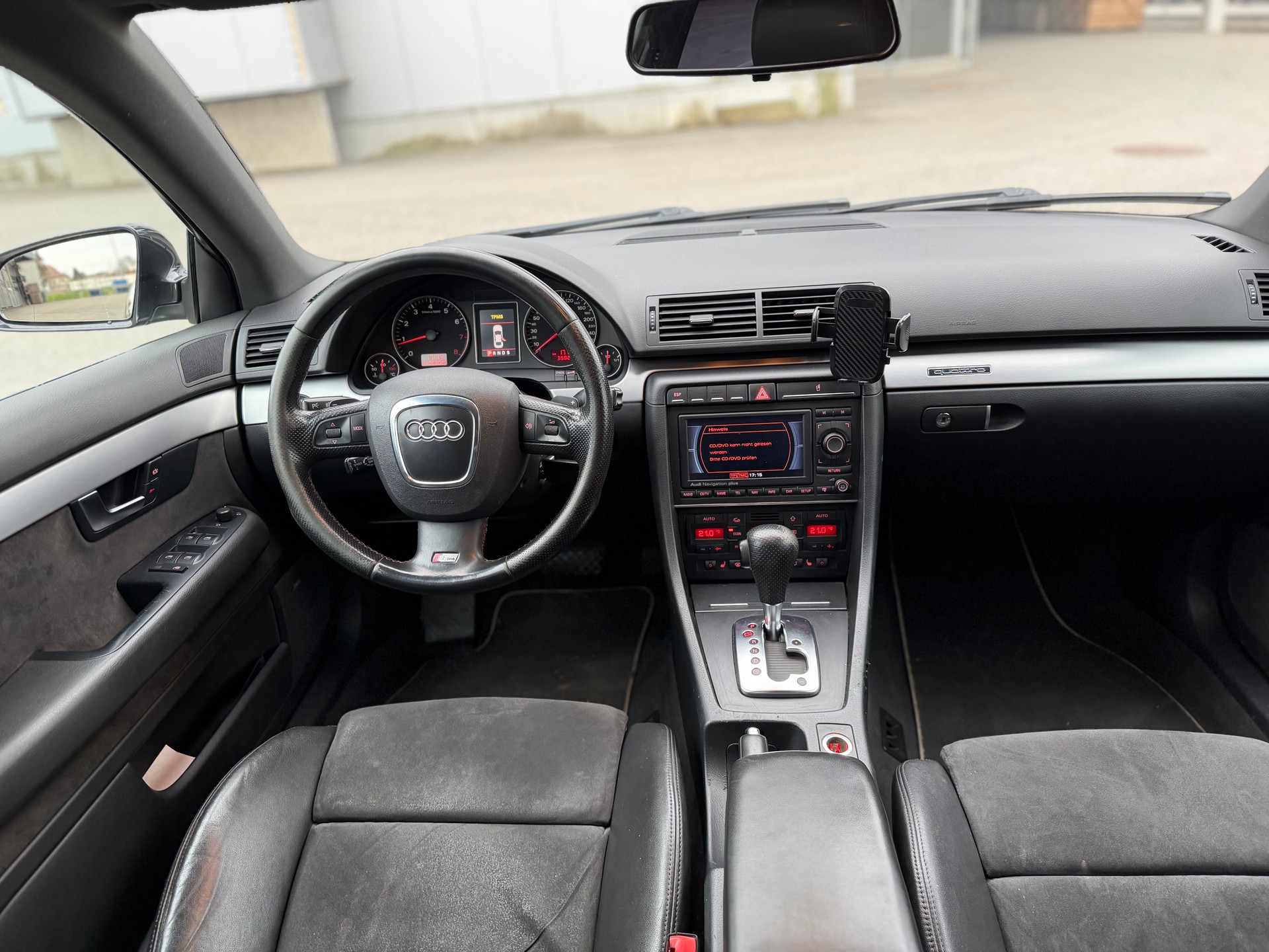 AUDI A4 Avant 2.0 Turbo FSI quattro-image-6