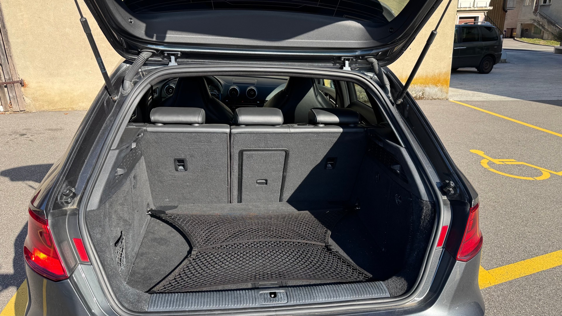 AUDI 2.5 T FSI quattro S-Tronic-image-6