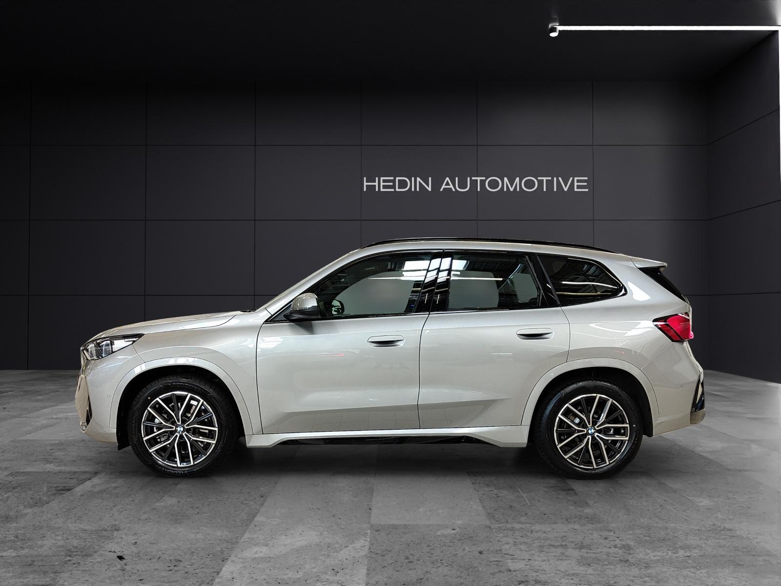 BMW iX1 30 xDrive-image-1