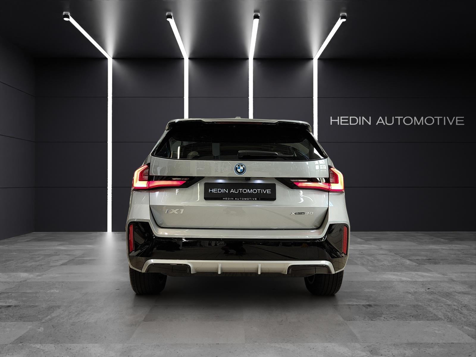 BMW iX1 30 xDrive-image-4