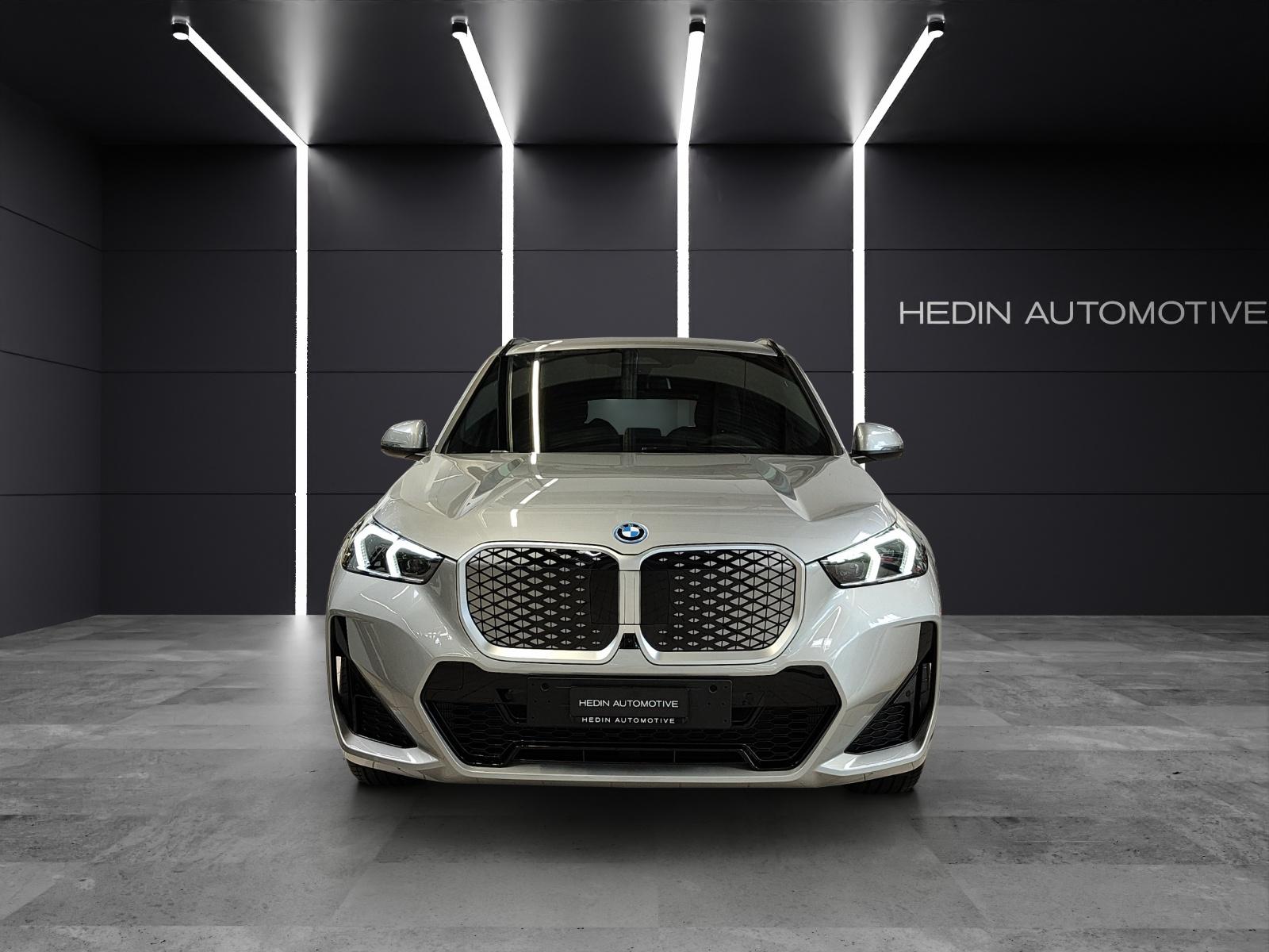 BMW iX1 30 xDrive-image-2