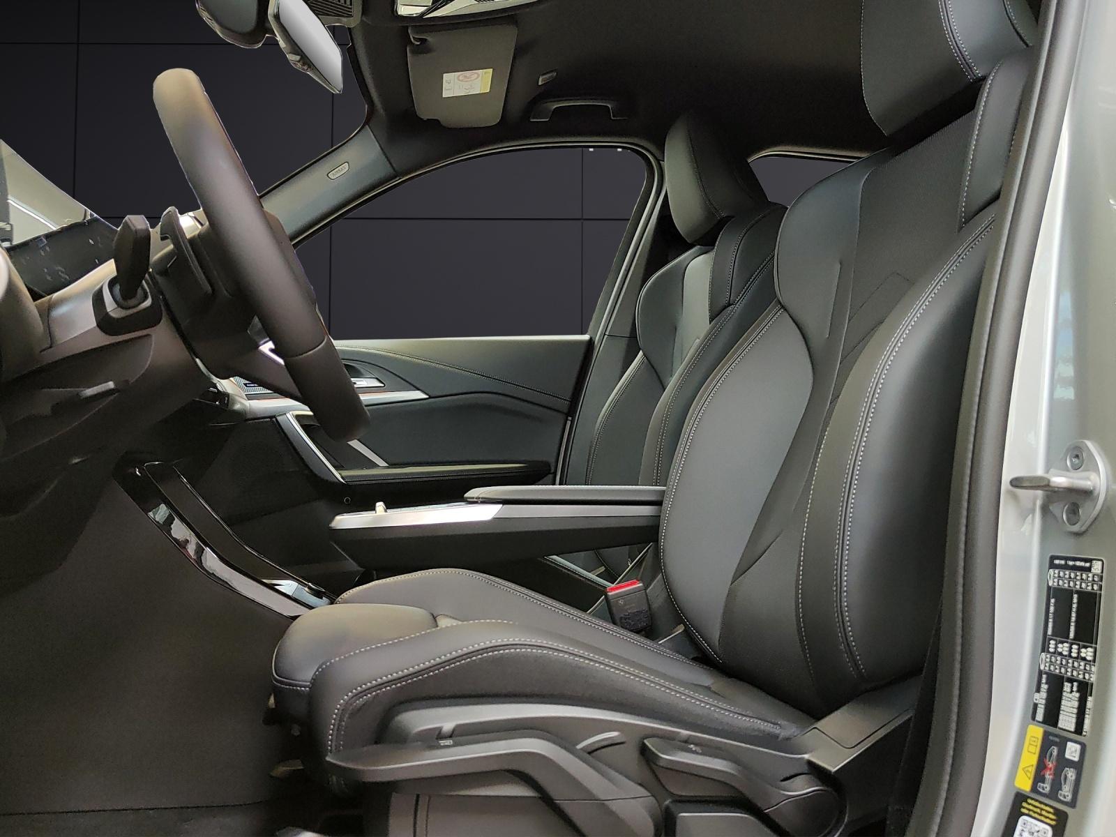 BMW iX1 30 xDrive-image-9