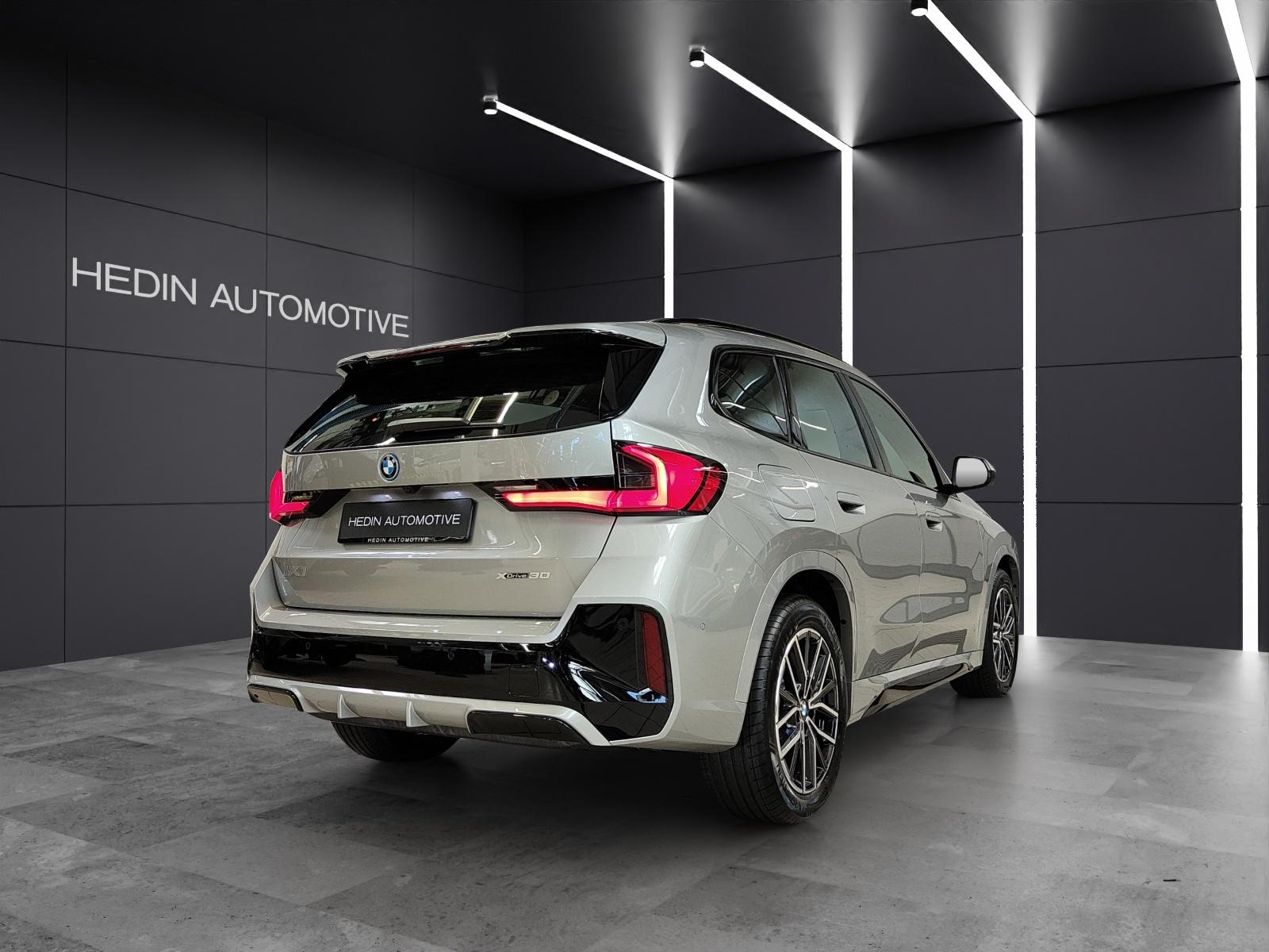 BMW iX1 30 xDrive-image-5