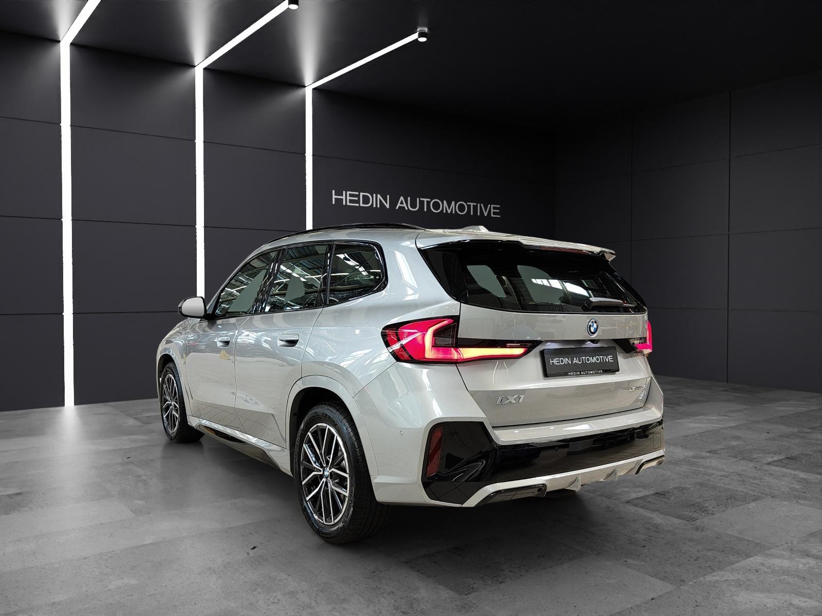 BMW iX1 30 xDrive-image-3