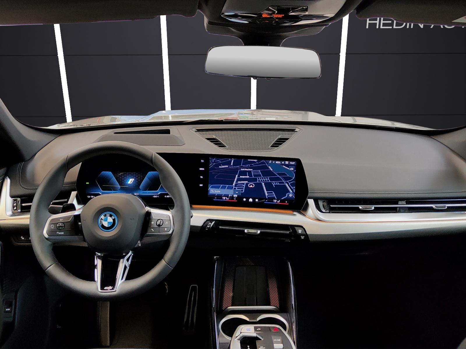 BMW iX1 30 xDrive-image-18