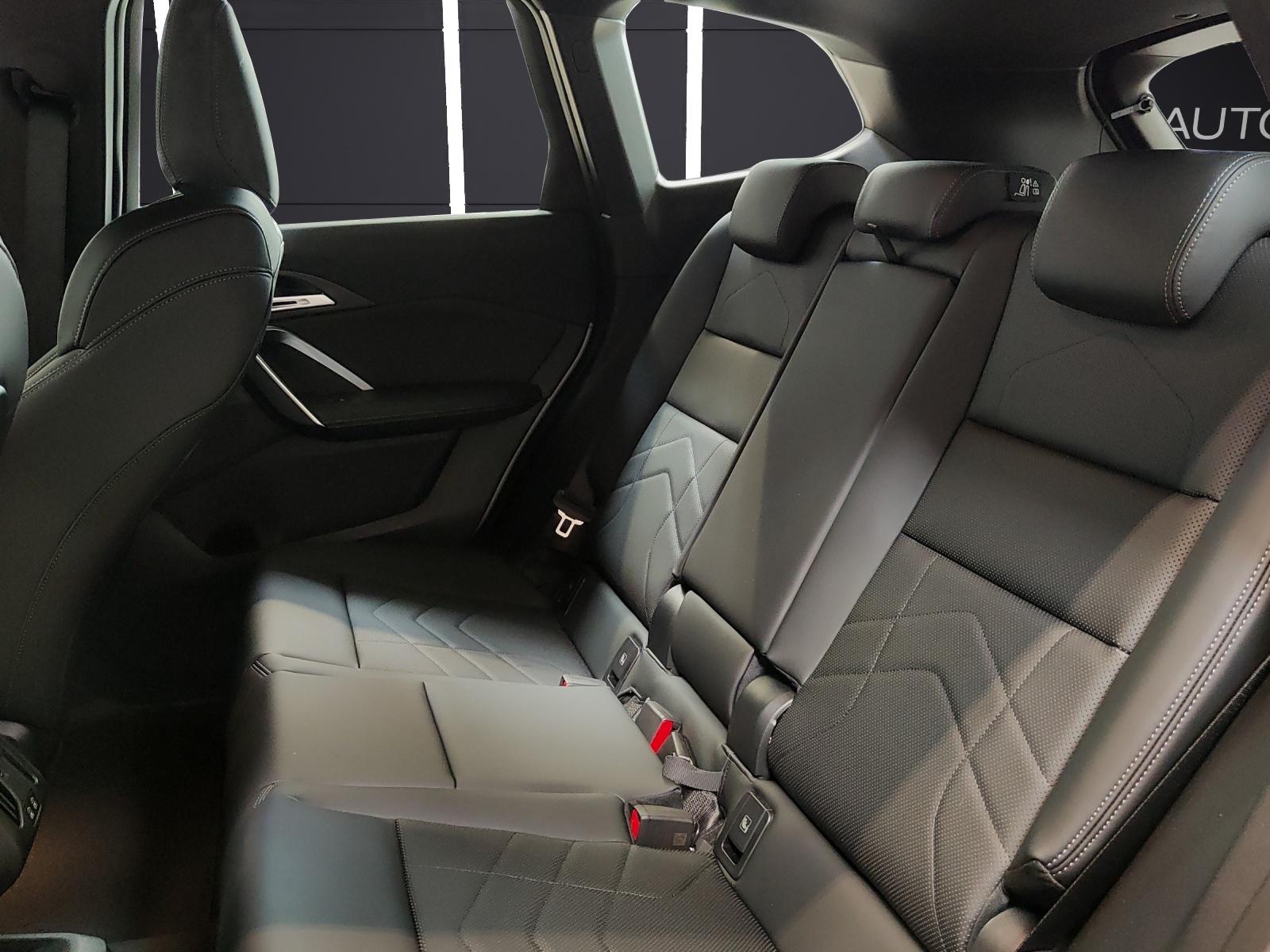 BMW iX1 30 xDrive-image-15