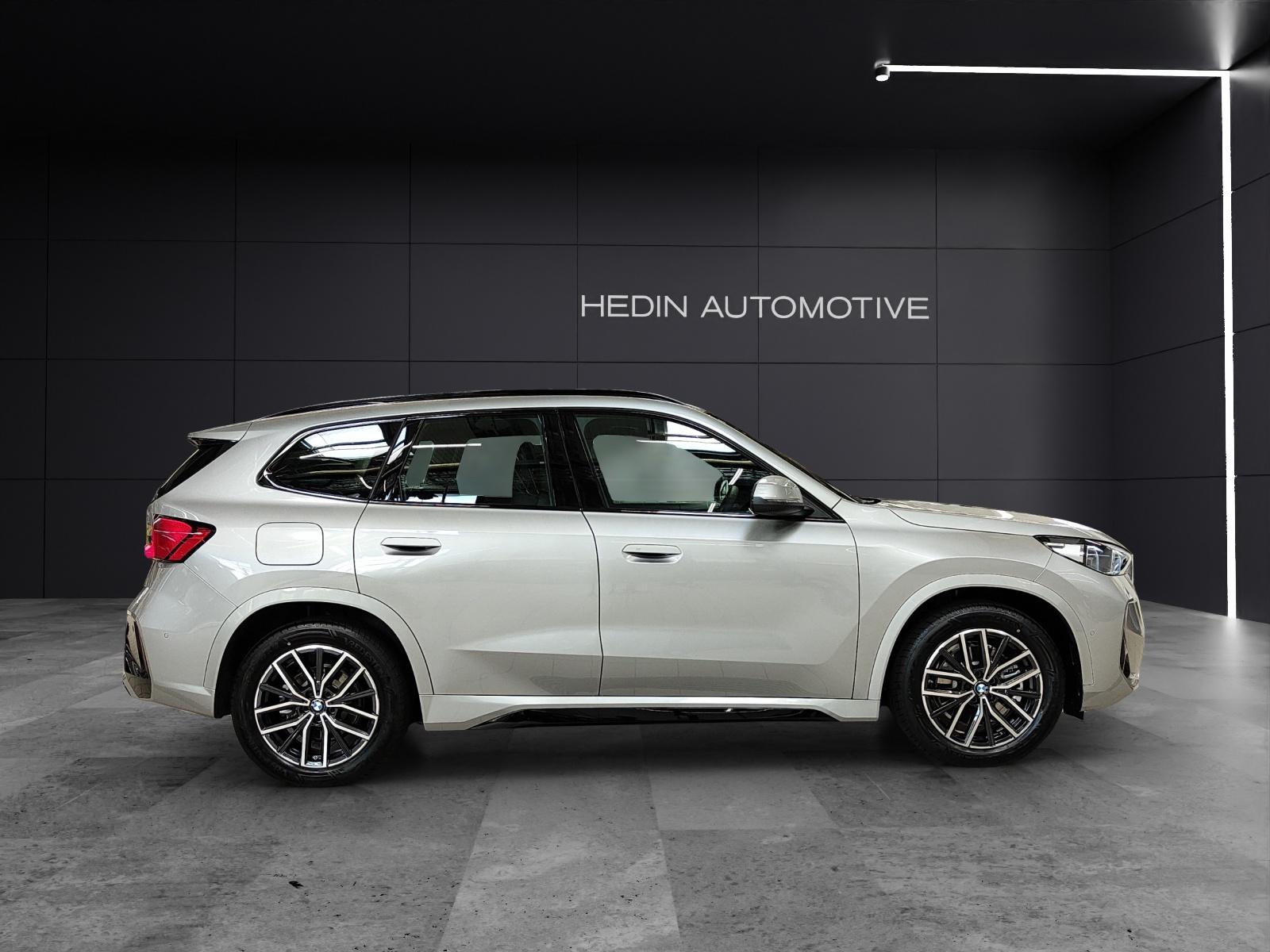 BMW iX1 30 xDrive-image-6
