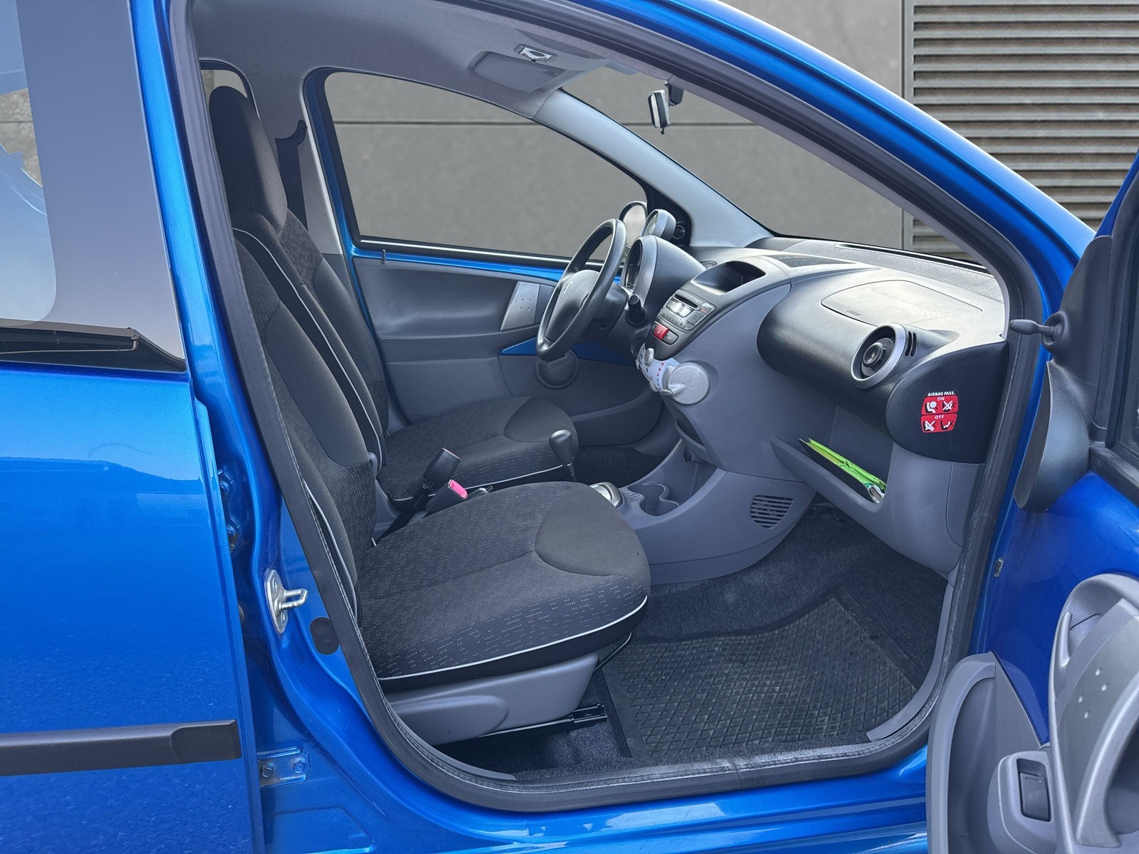 PEUGEOT 107 1.0 Trendy BMP5-image-9