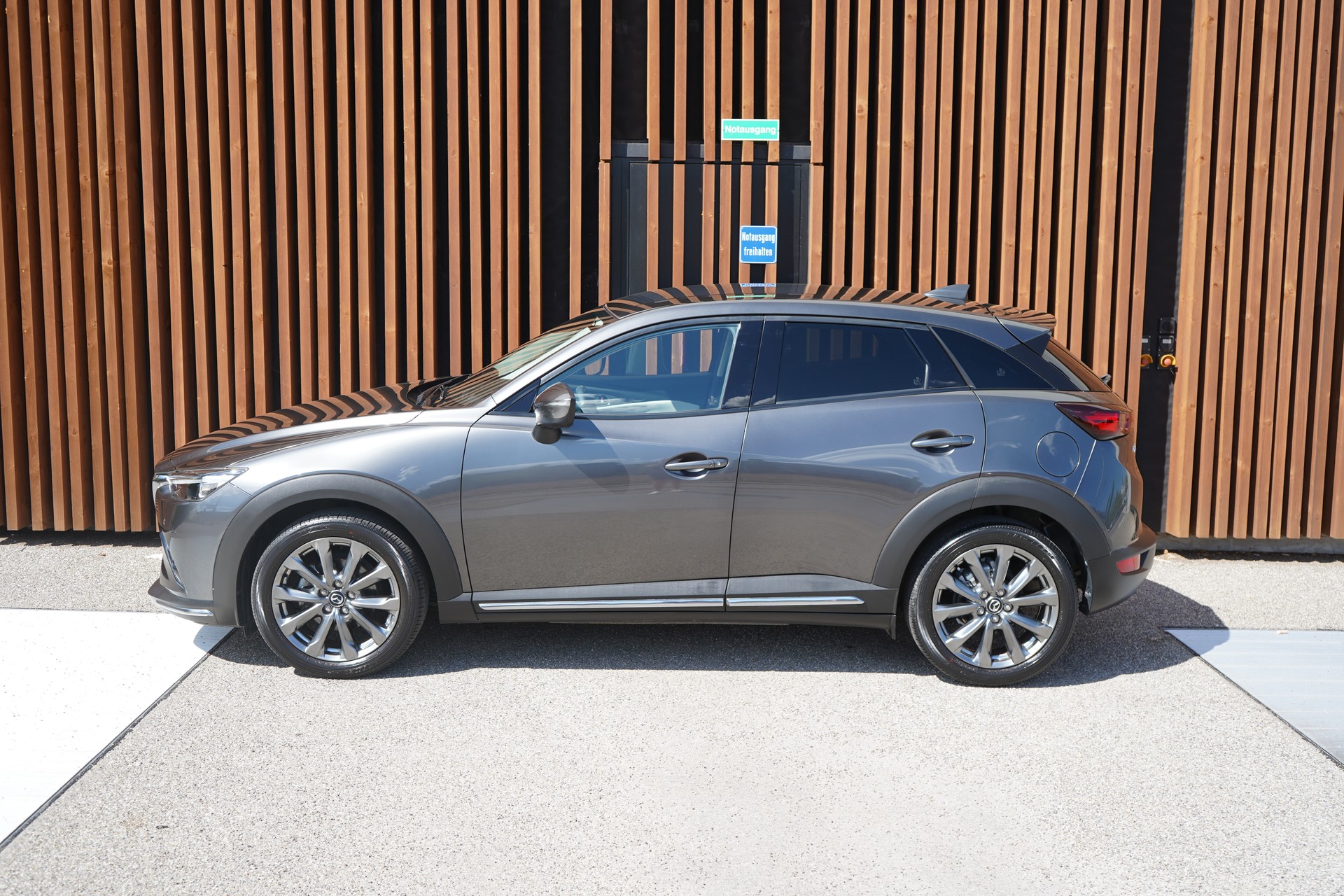 MAZDA CX-3 SKYACTIV-G 121 REVOLUTION FWD AUTOMAT l 121 PS-image-3