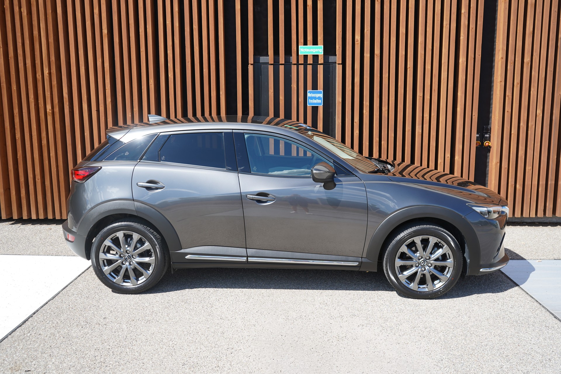 MAZDA CX-3 SKYACTIV-G 121 REVOLUTION FWD AUTOMAT l 121 PS-image-2