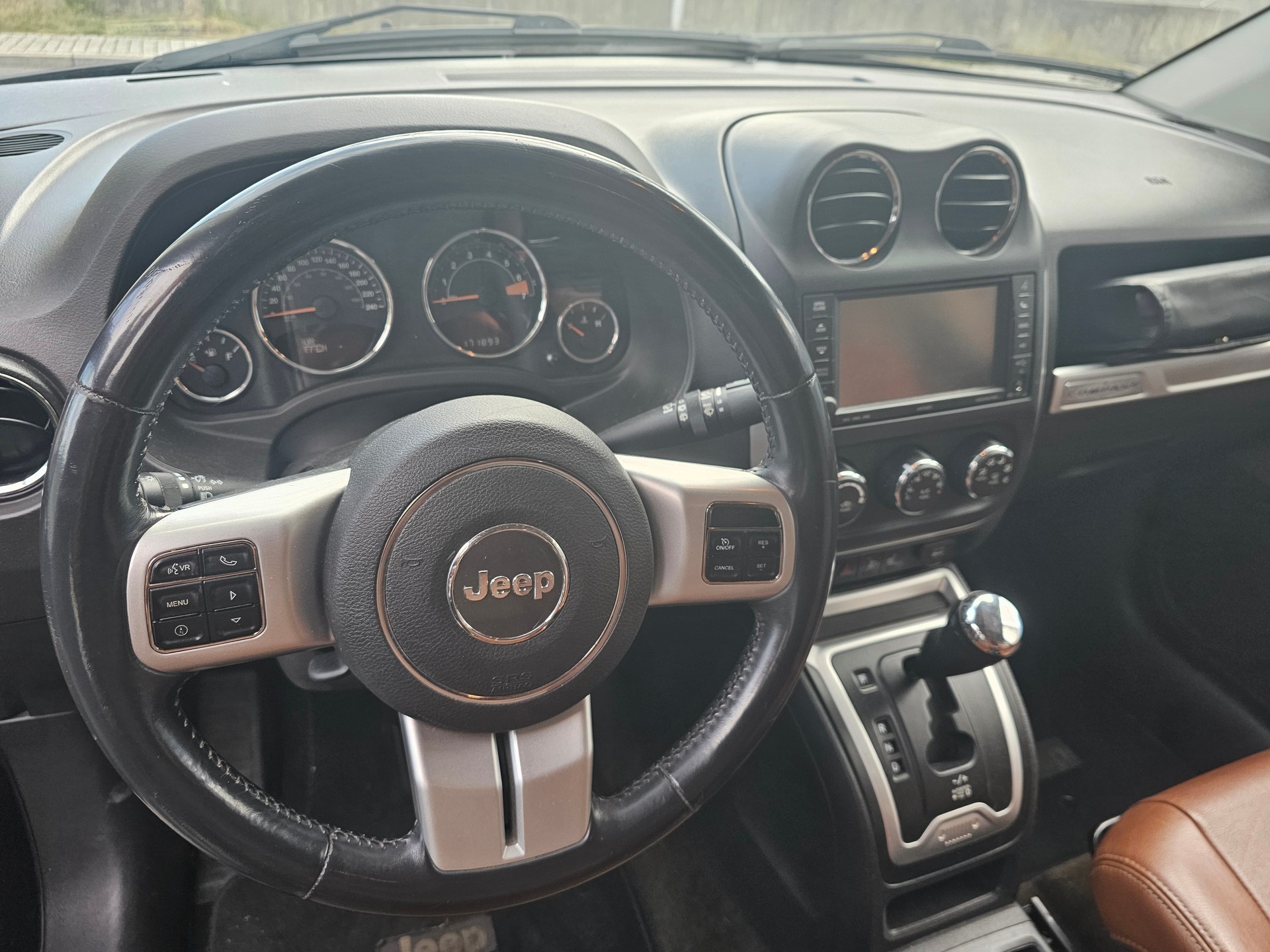 JEEP Compass 2.4 Limited Automatic-image-12