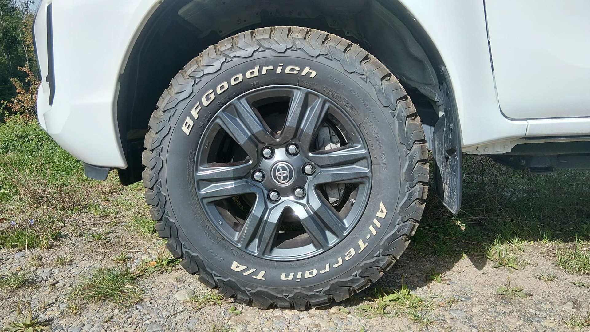 TOYOTA 2.4D-4D 4x4, MANUELL Getriebe, VORFÜHRWAGEN Fahrzeugzustand wie NEU, inklusive AHK 3,5 Tonnen + WANNE + ALU + CH Zustellung-image-17
