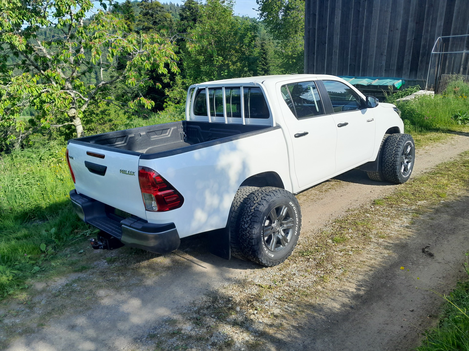 TOYOTA 2.4D-4D 4x4, MANUELL Getriebe, VORFÜHRWAGEN Fahrzeugzustand wie NEU, inklusive AHK 3,5 Tonnen + WANNE + ALU + CH Zustellung-image-10