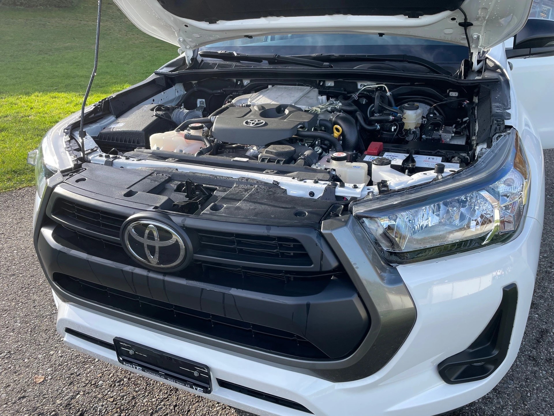 TOYOTA 2.4D-4D 4x4, MANUELL Getriebe, VORFÜHRWAGEN Fahrzeugzustand wie NEU, inklusive AHK 3,5 Tonnen + WANNE + ALU + CH Zustellung-image-16