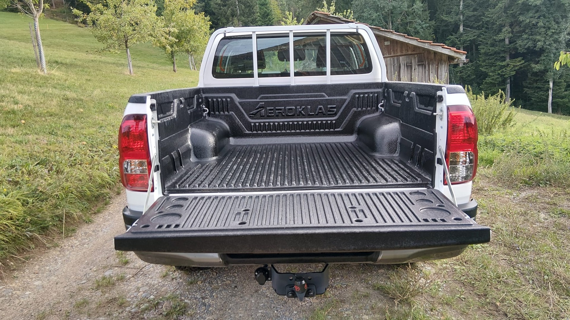 TOYOTA 2.4D-4D 4x4, MANUELL Getriebe, VORFÜHRWAGEN Fahrzeugzustand wie NEU, inklusive AHK 3,5 Tonnen + WANNE + ALU + CH Zustellung-image-8