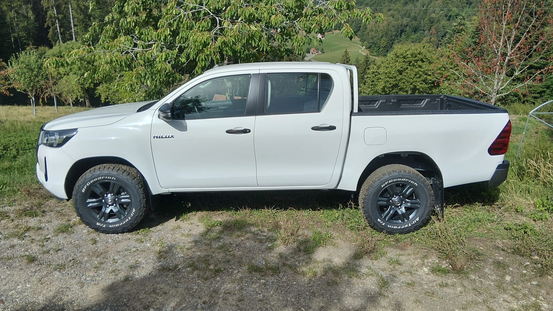 TOYOTA 2.4D-4D 4x4, MANUELL Getriebe, VORFÜHRWAGEN Fahrzeugzustand wie NEU, inklusive AHK 3,5 Tonnen + WANNE + ALU + CH Zustellung-image-6