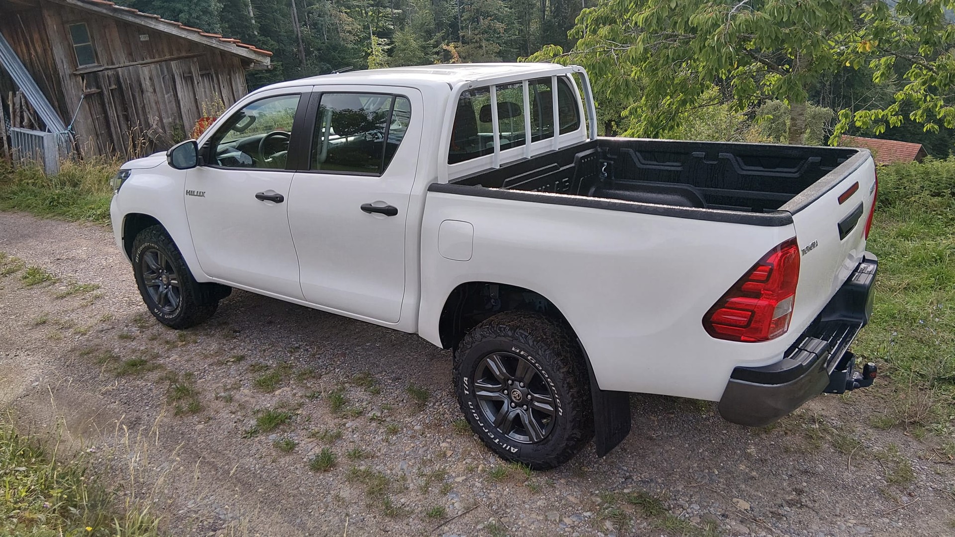 TOYOTA 2.4D-4D 4x4, MANUELL Getriebe, VORFÜHRWAGEN Fahrzeugzustand wie NEU, inklusive AHK 3,5 Tonnen + WANNE + ALU + CH Zustellung-image-4