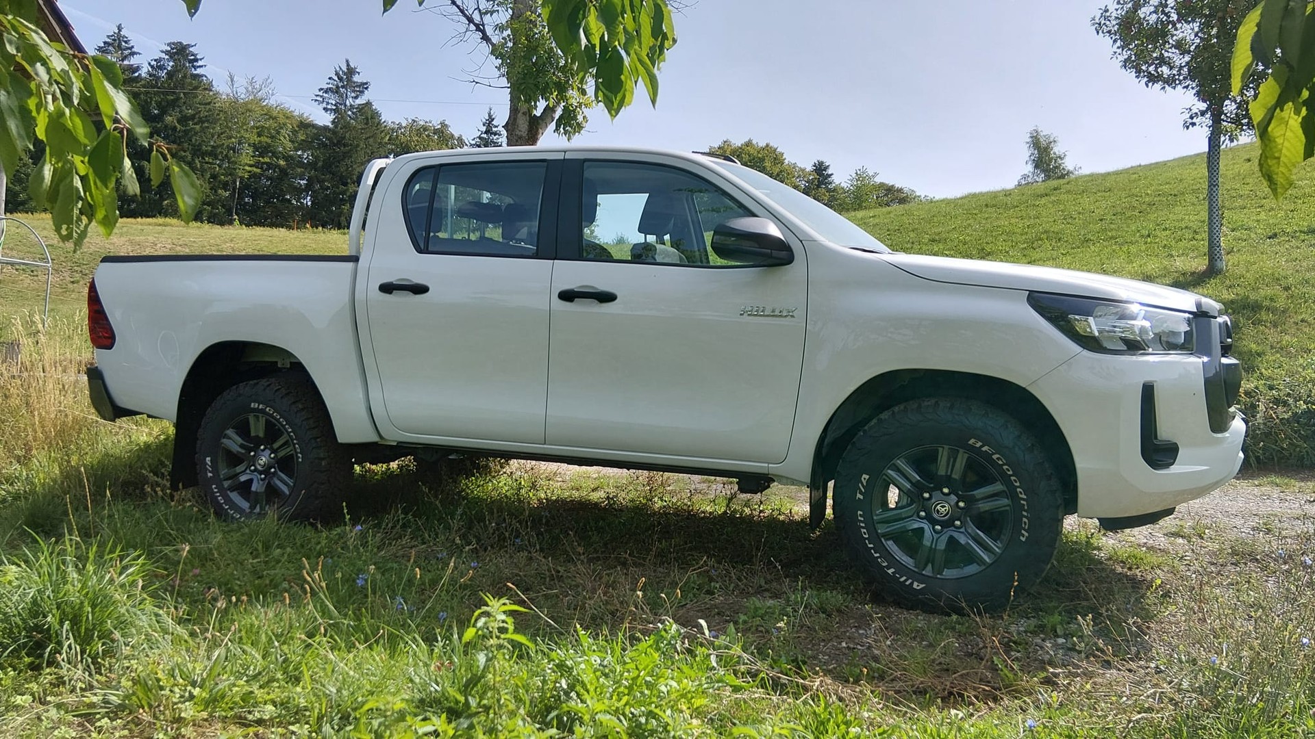 TOYOTA 2.4D-4D 4x4, MANUELL Getriebe, VORFÜHRWAGEN Fahrzeugzustand wie NEU, inklusive AHK 3,5 Tonnen + WANNE + ALU + CH Zustellung-image-7