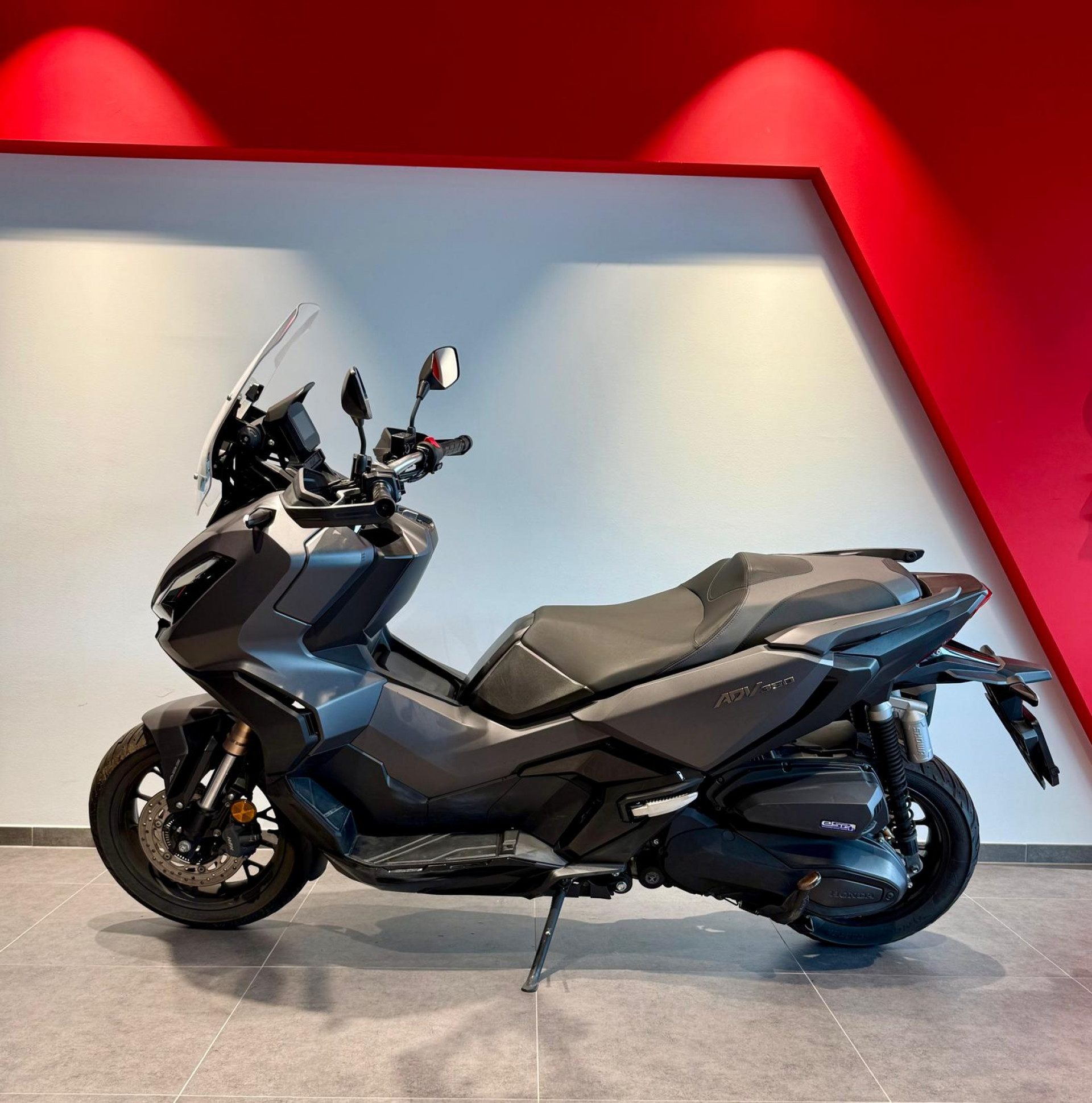 HONDA ADV 350-showroom-element-2