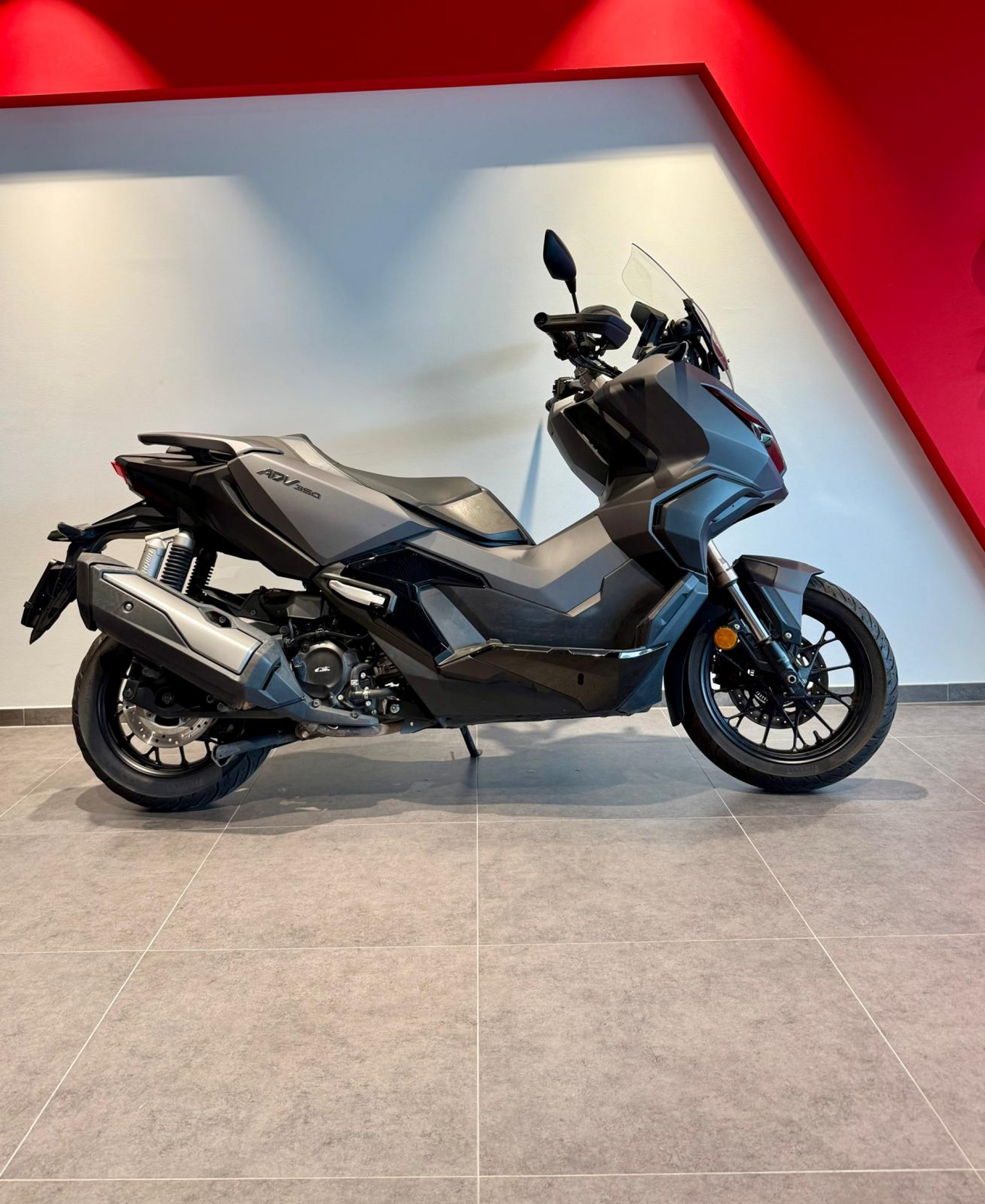 HONDA ADV 350-showroom-element-1
