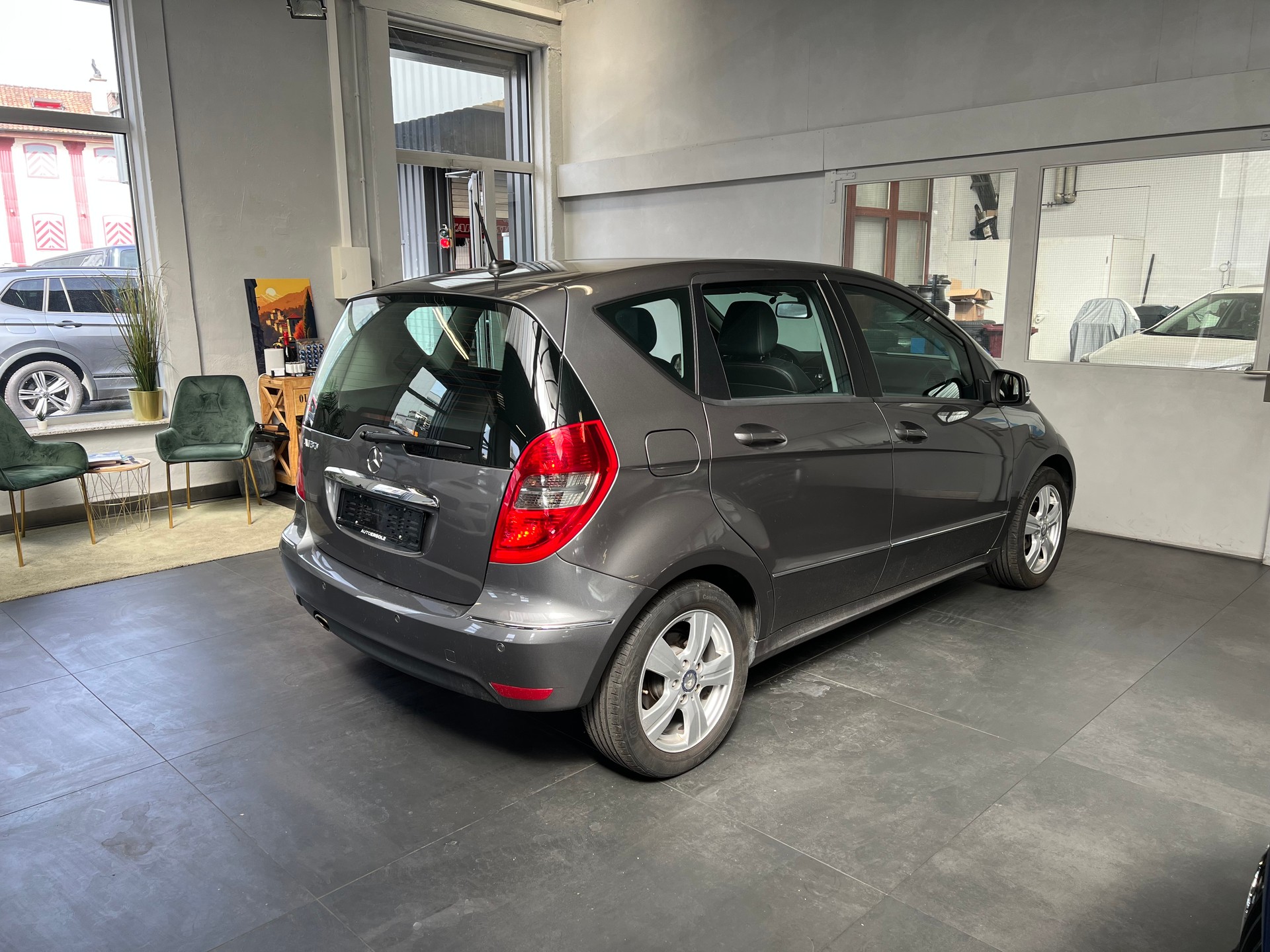 MERCEDES-BENZ A 180 Avantgarde Selection Autotronic-image-3