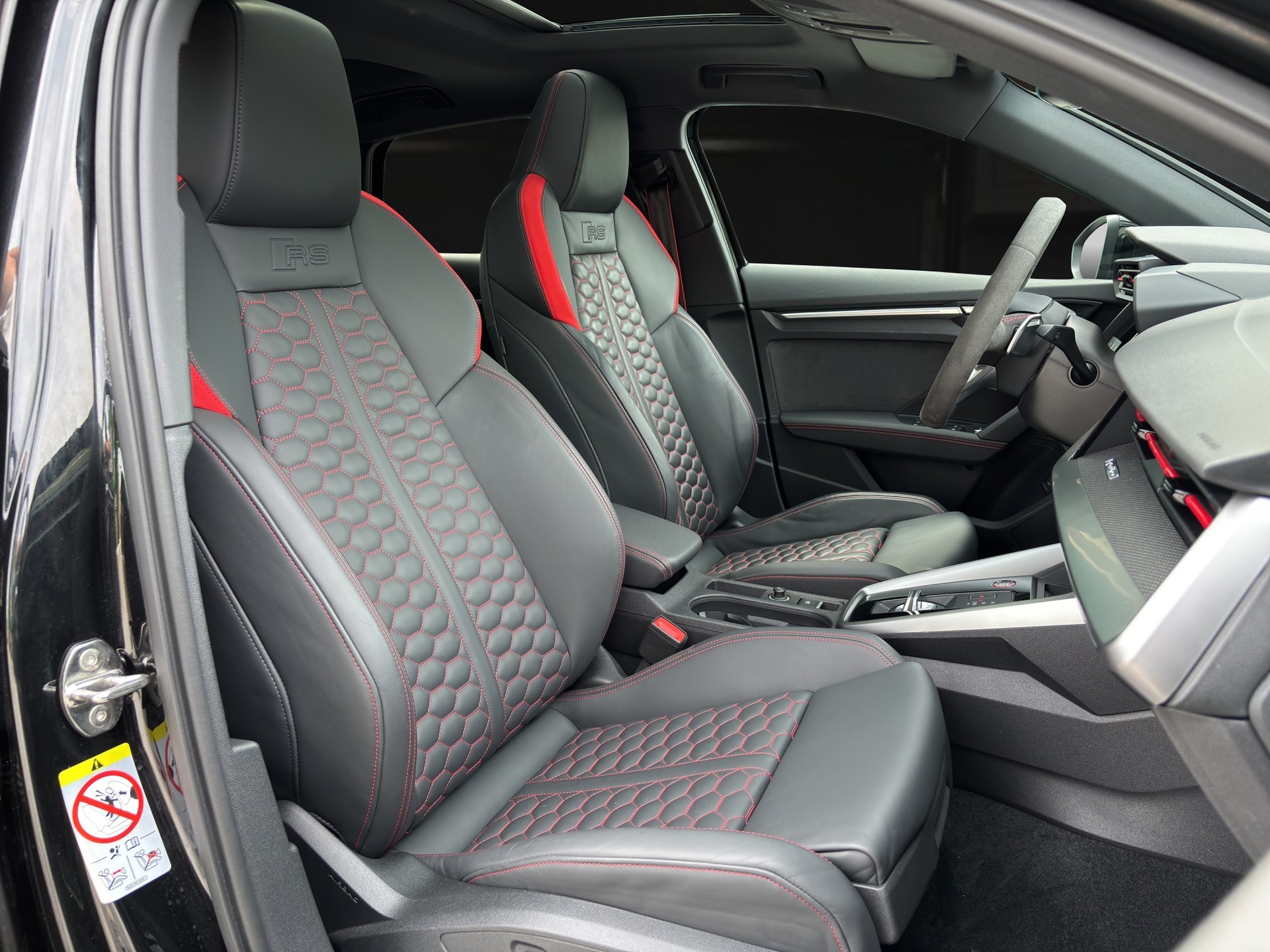 AUDI RS3 Sportback 2.5 TFSI quattro S-Tronic-image-10