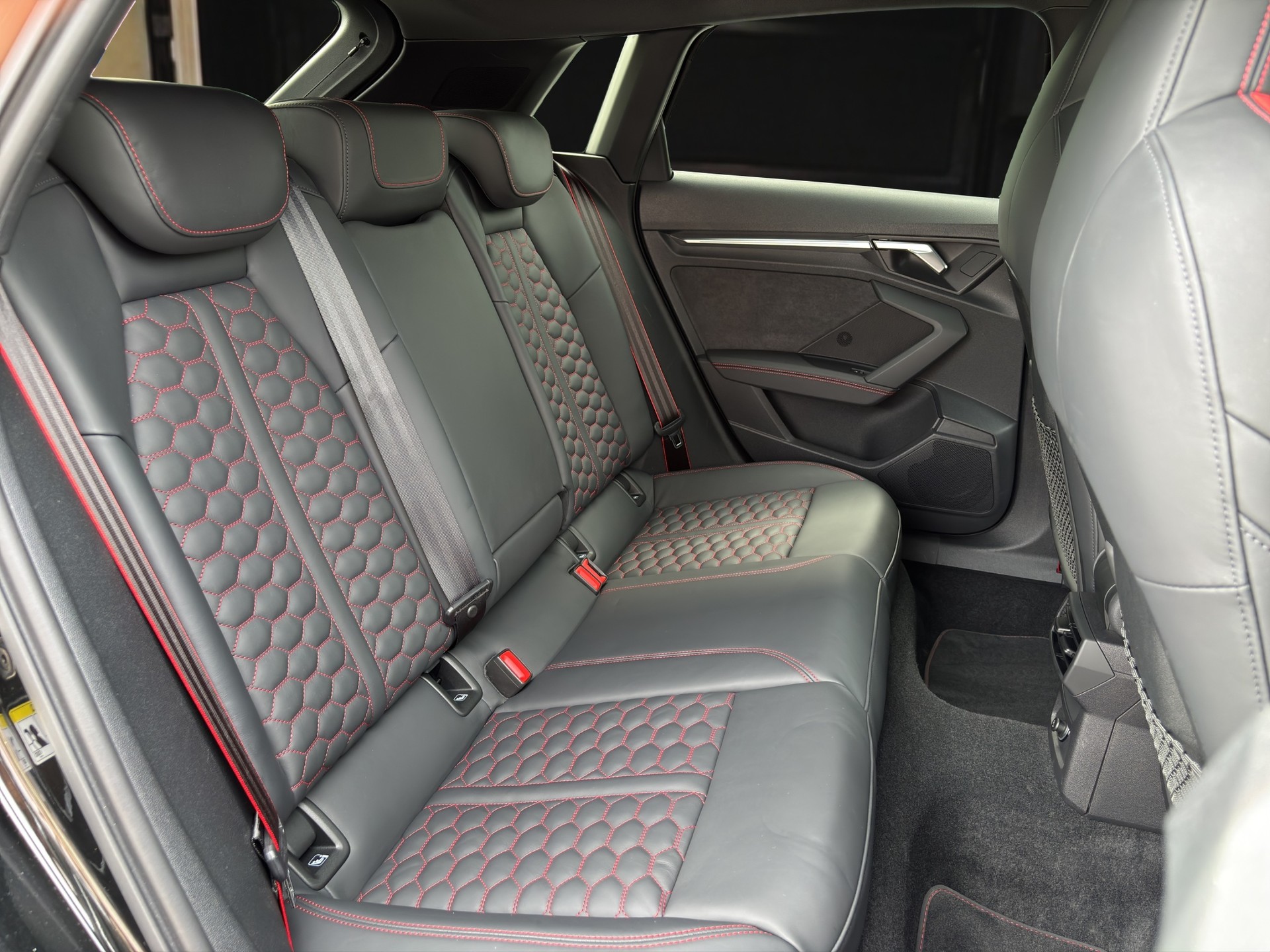 AUDI RS3 Sportback 2.5 TFSI quattro S-Tronic-image-13