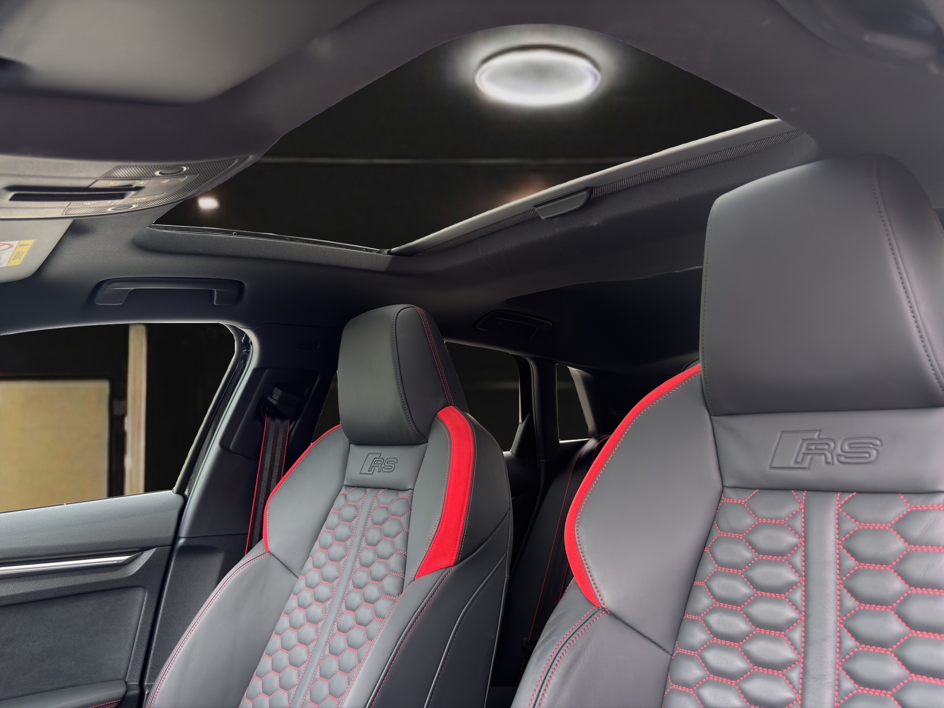 AUDI RS3 Sportback 2.5 TFSI quattro S-Tronic-image-9